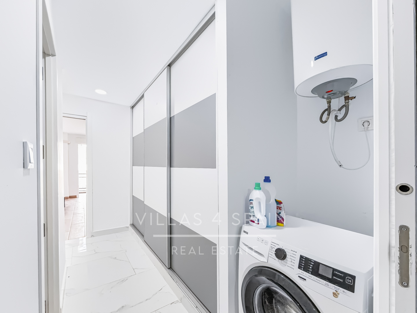 Resale - 3 Bed 2 Bath Penthouse Apartment with roof terrace in Guardamar del Segura Town Centre - carrer sant jaume  - Alicante