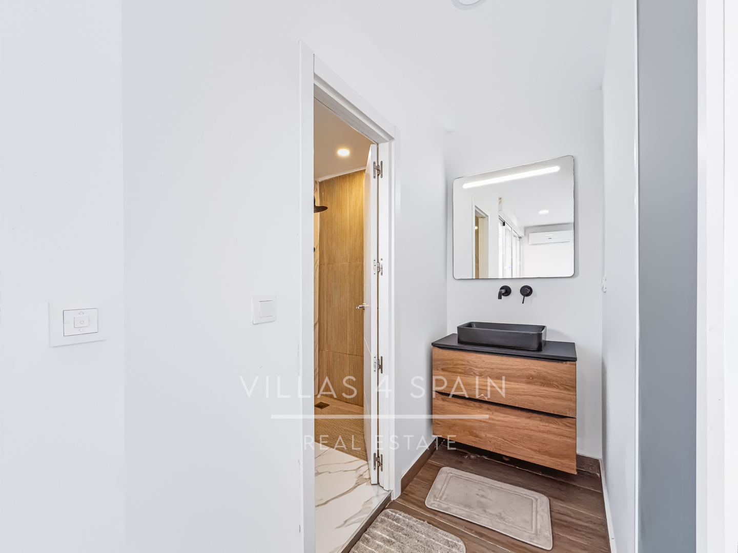 Resale - 3 Bed 2 Bath Penthouse Apartment with roof terrace in Guardamar del Segura Town Centre - carrer sant jaume  - Alicante