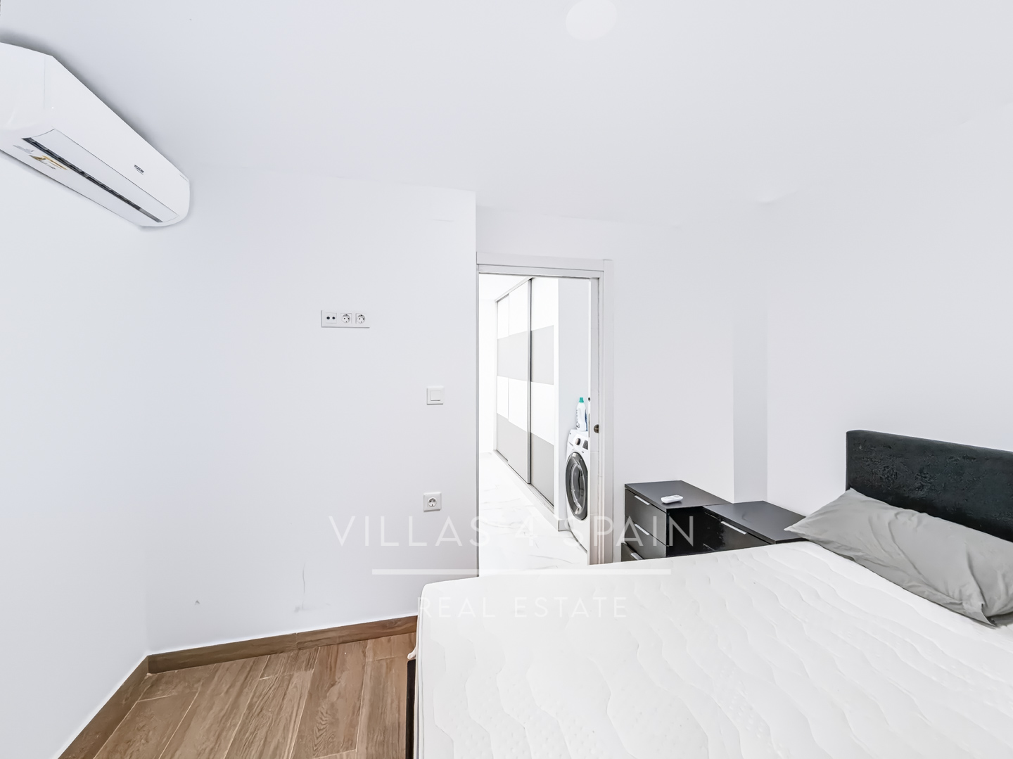 Resale - 3 Bed 2 Bath Penthouse Apartment with roof terrace in Guardamar del Segura Town Centre - carrer sant jaume  - Alicante