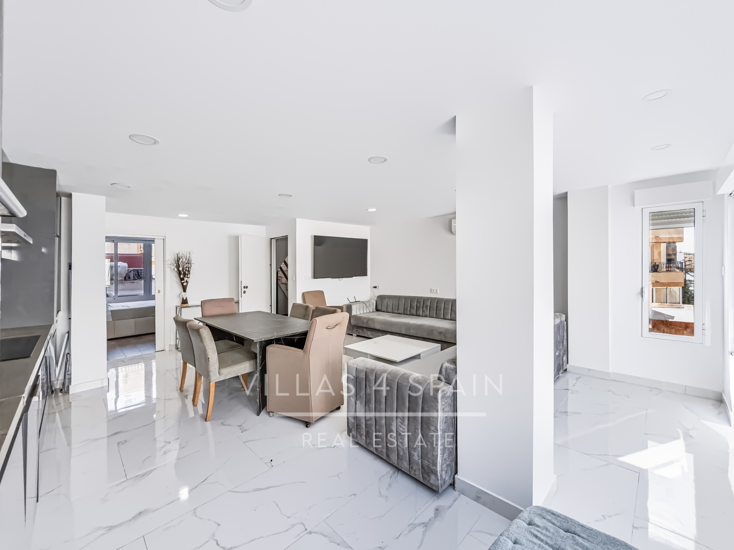 Resale - 3 Bed 2 Bath Penthouse Apartment with roof terrace in Guardamar del Segura Town Centre - carrer sant jaume  - Alicante