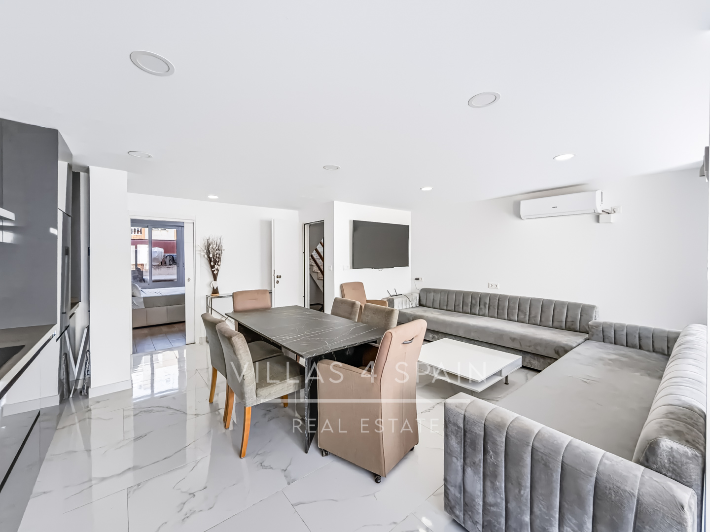 Resale - 3 Bed 2 Bath Penthouse Apartment with roof terrace in Guardamar del Segura Town Centre - carrer sant jaume  - Alicante