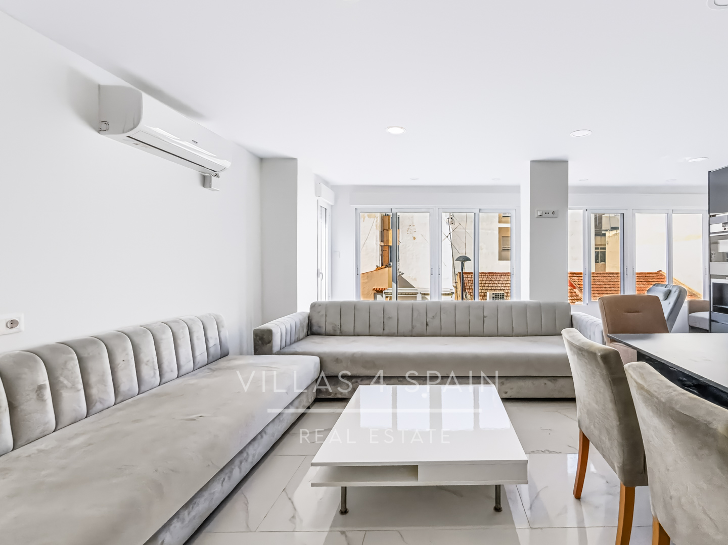 Resale - 3 Bed 2 Bath Penthouse Apartment with roof terrace in Guardamar del Segura Town Centre - carrer sant jaume  - Alicante