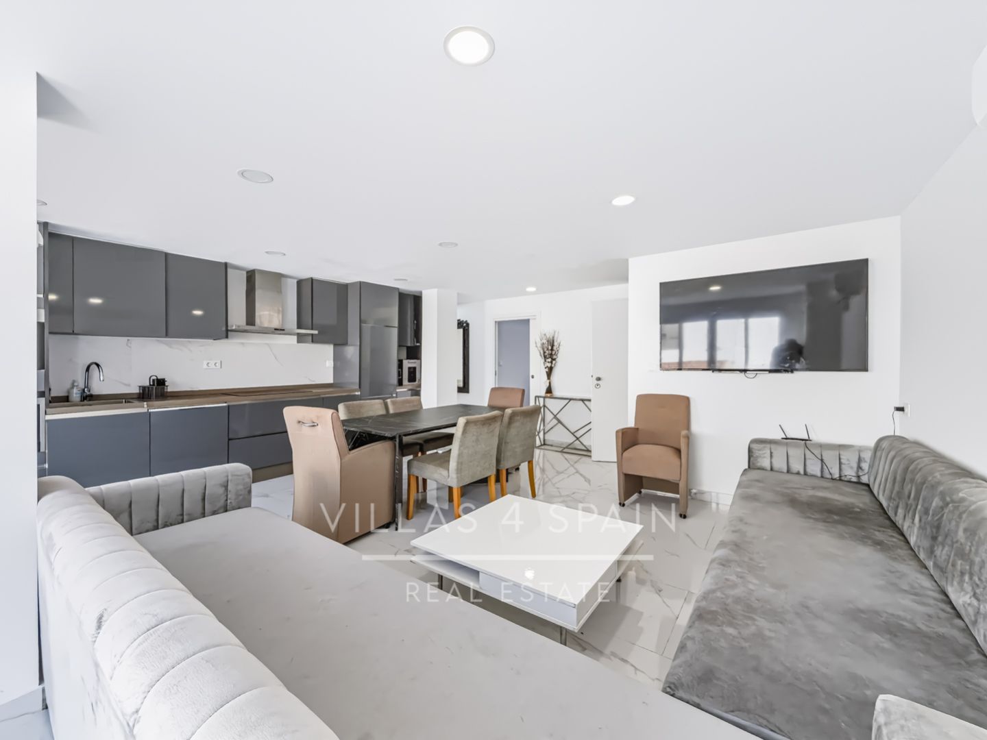 3 Bed 2 Bath Penthouse Apartment with roof terrace in Guardamar del Segura Town Centre