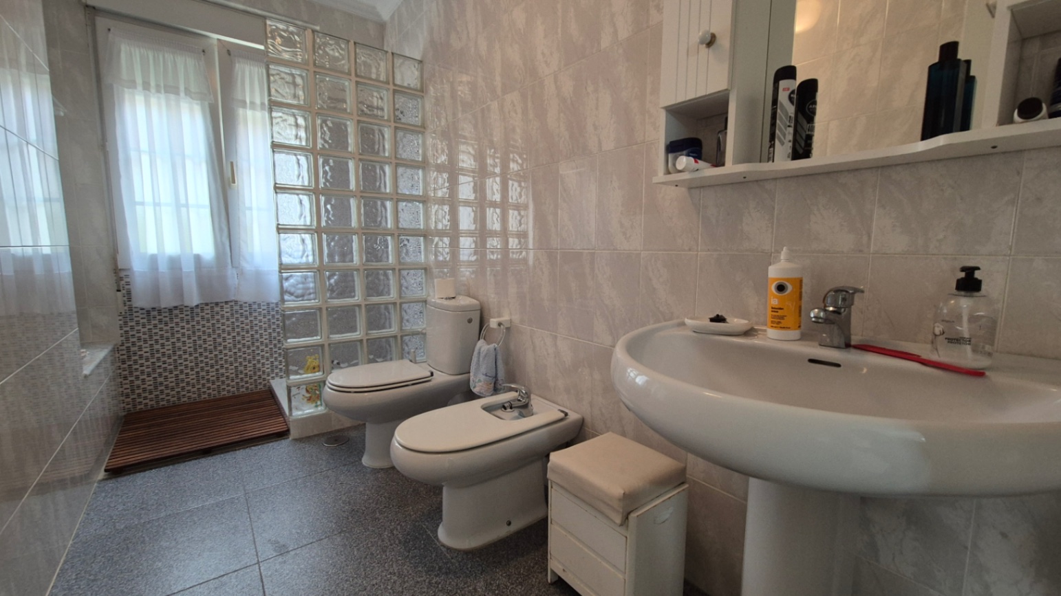 Resale - 7 Bedroom 3 Bathroom Villa in Orihuela - Costa Blanca Sur  - Alicante