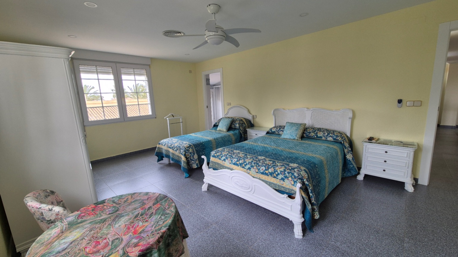 Resale - 7 Bedroom 3 Bathroom Villa in Orihuela - Costa Blanca Sur  - Alicante