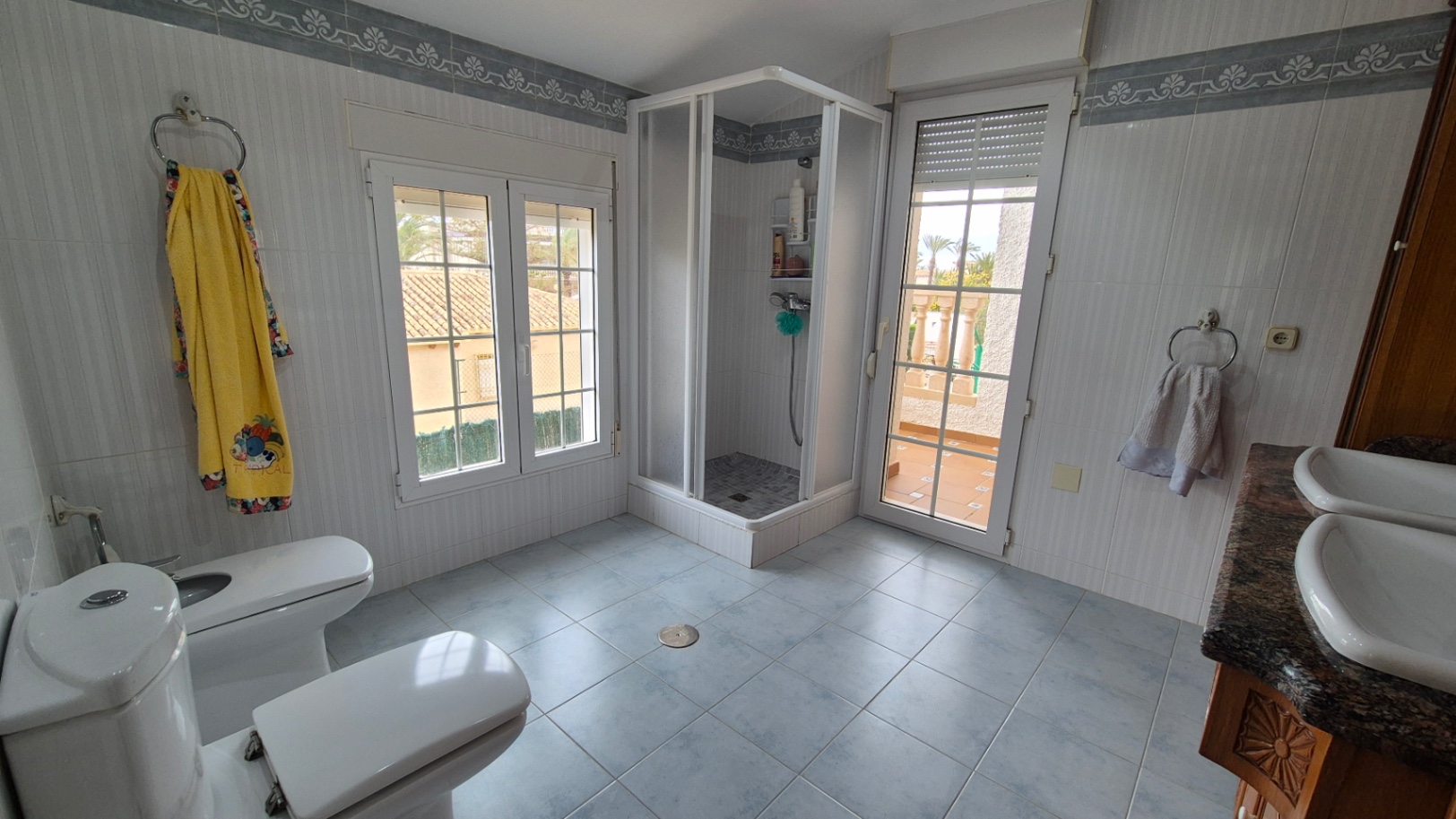 Resale - 7 Bedroom 3 Bathroom Villa in Orihuela - Costa Blanca Sur  - Alicante