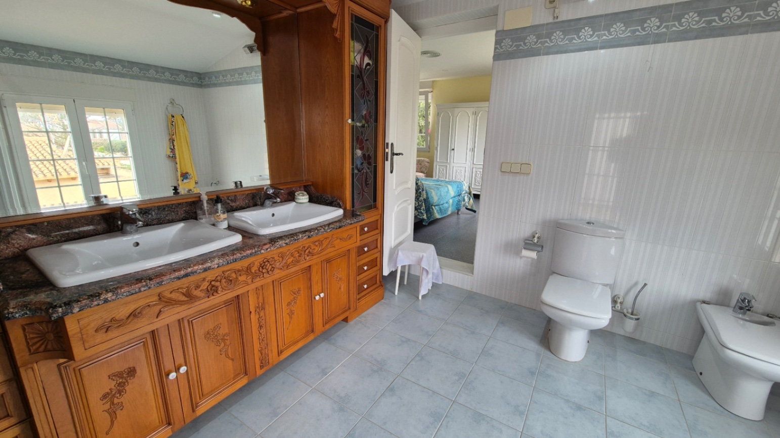 Resale - 7 Bedroom 3 Bathroom Villa in Orihuela - Costa Blanca Sur  - Alicante
