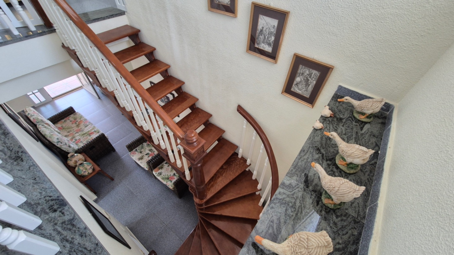 Resale - 7 Bedroom 3 Bathroom Villa in Orihuela - Costa Blanca Sur  - Alicante