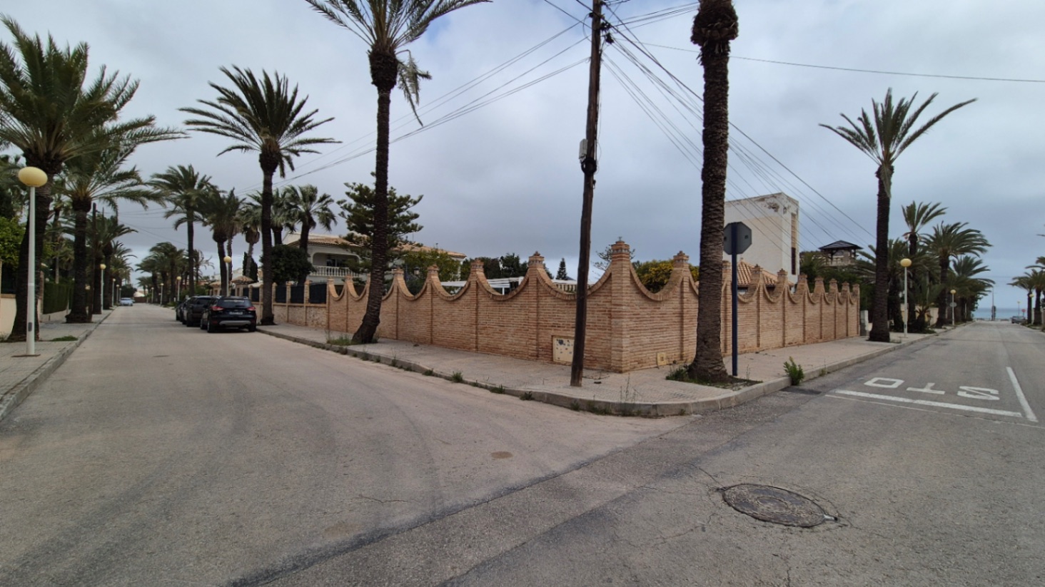 Resale - 7 Bedroom 3 Bathroom Villa in Orihuela - Costa Blanca Sur  - Alicante