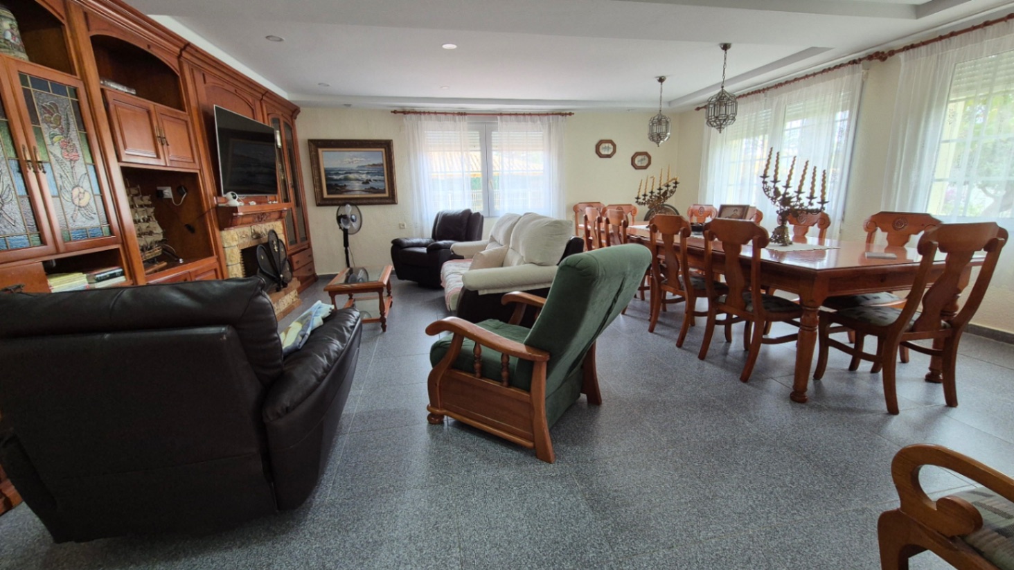 Resale - 7 Bedroom 3 Bathroom Villa in Orihuela - Costa Blanca Sur  - Alicante