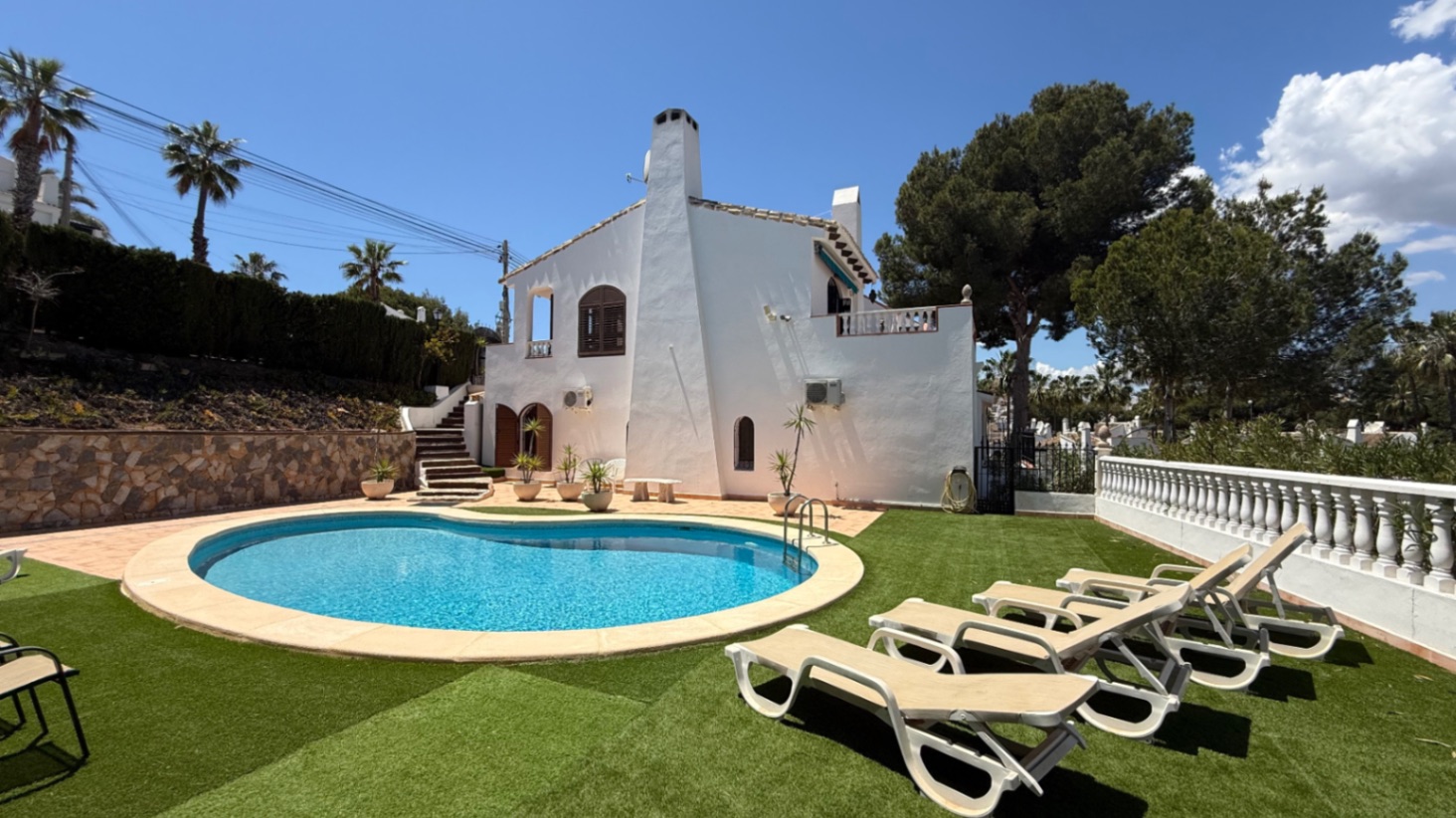 Resale - 4 Bedroom 2 Bathroom Villa in Orihuela - Costa Blanca Sur  - Alicante