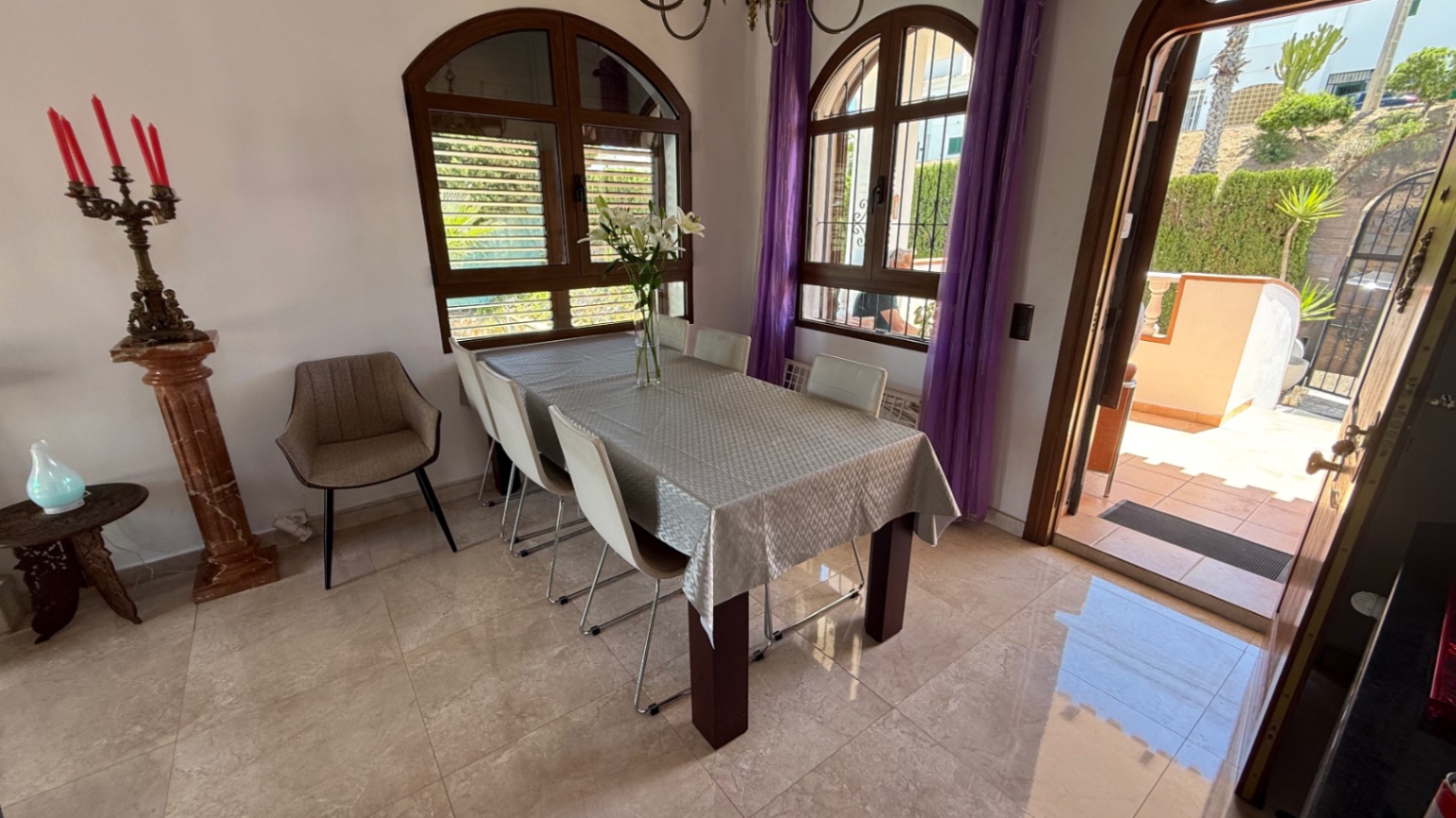 Resale - 4 Bedroom 2 Bathroom Villa in Orihuela - Costa Blanca Sur  - Alicante