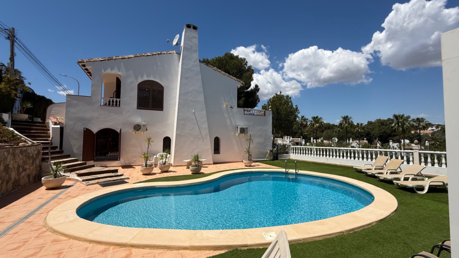 Resale - 4 Bedroom 2 Bathroom Villa in Orihuela - Costa Blanca Sur  - Alicante