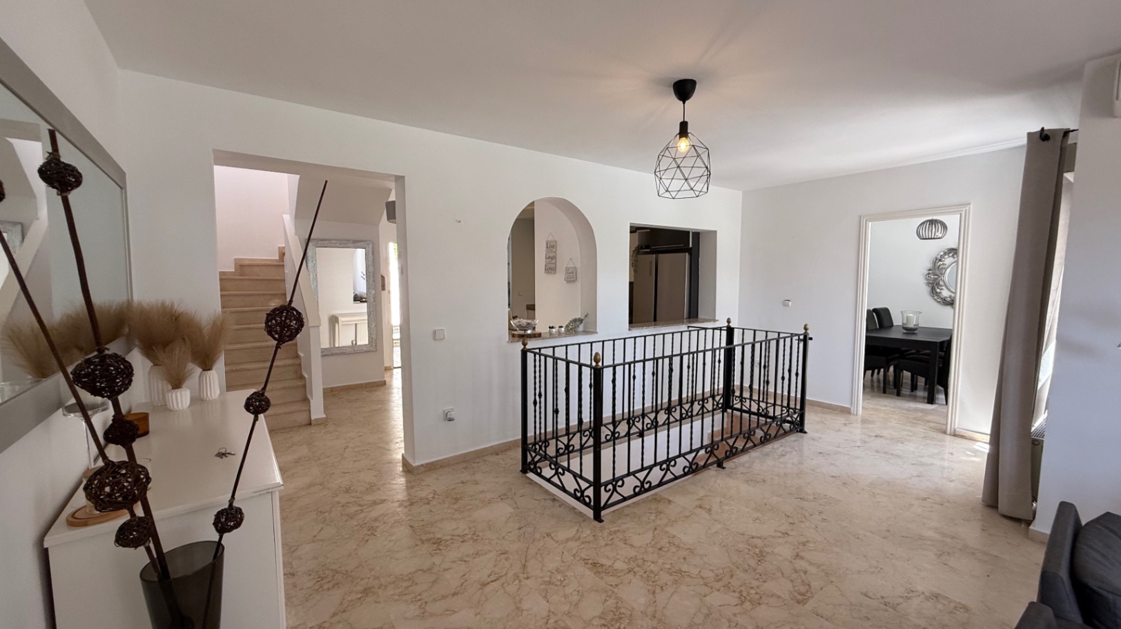 Resale - 4 Bedroom 2 Bathroom Villa in Orihuela Costa - Campos de Golf  - Alicante