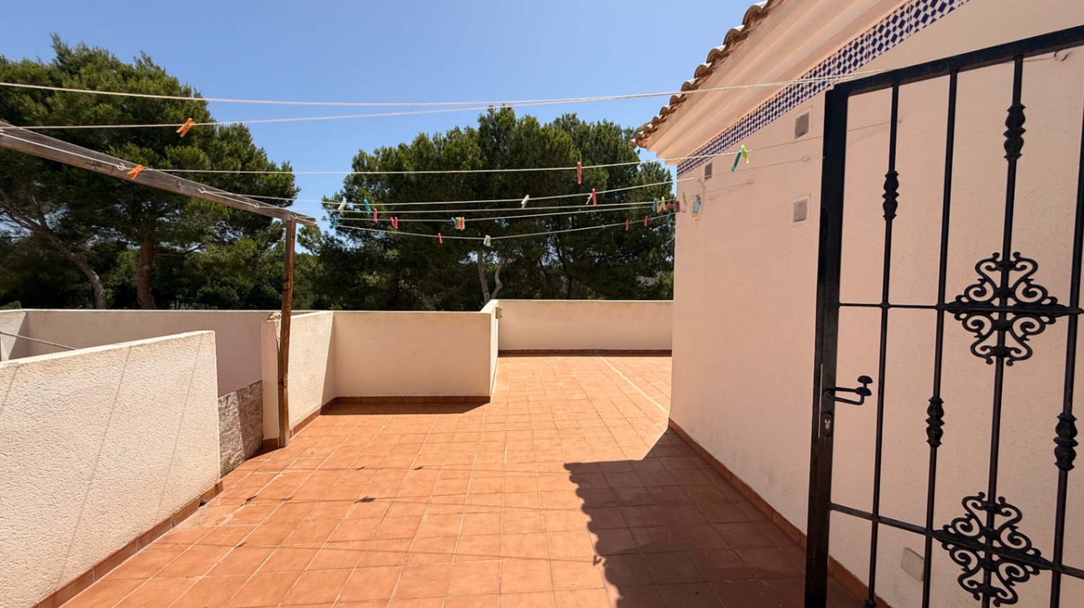 Resale - 4 Bedroom 2 Bathroom Villa in Orihuela Costa - Campos de Golf  - Alicante