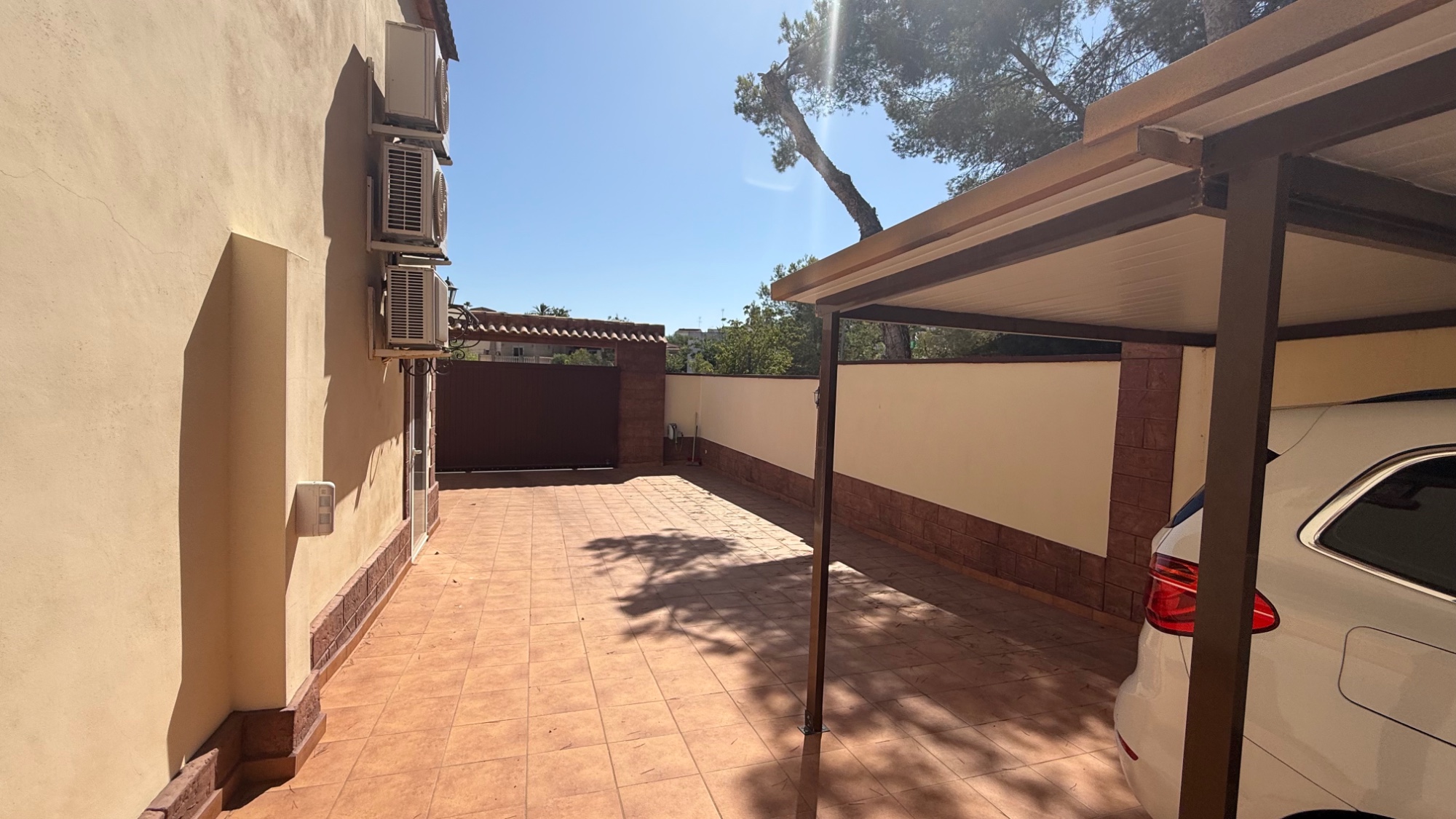 Resale - 7 Bedroom 4 Bathroom Villa in Torrevieja - Costa Blanca Sur  - Alicante