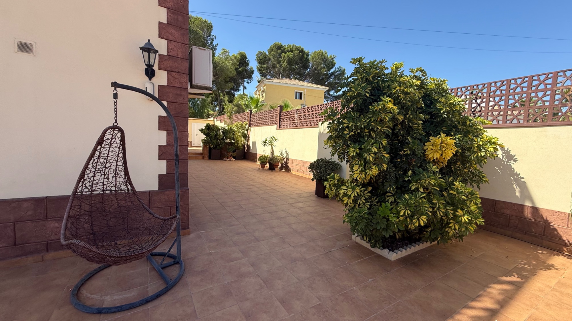 Resale - 7 Bedroom 4 Bathroom Villa in Torrevieja - Costa Blanca Sur  - Alicante