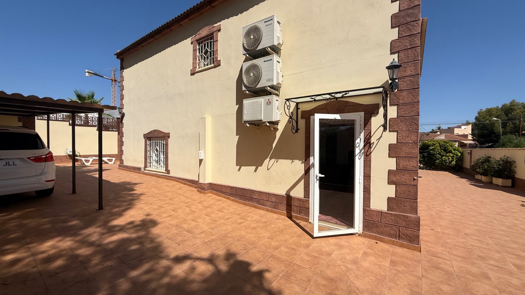 Resale - 7 Bedroom 4 Bathroom Villa in Torrevieja - Costa Blanca Sur  - Alicante