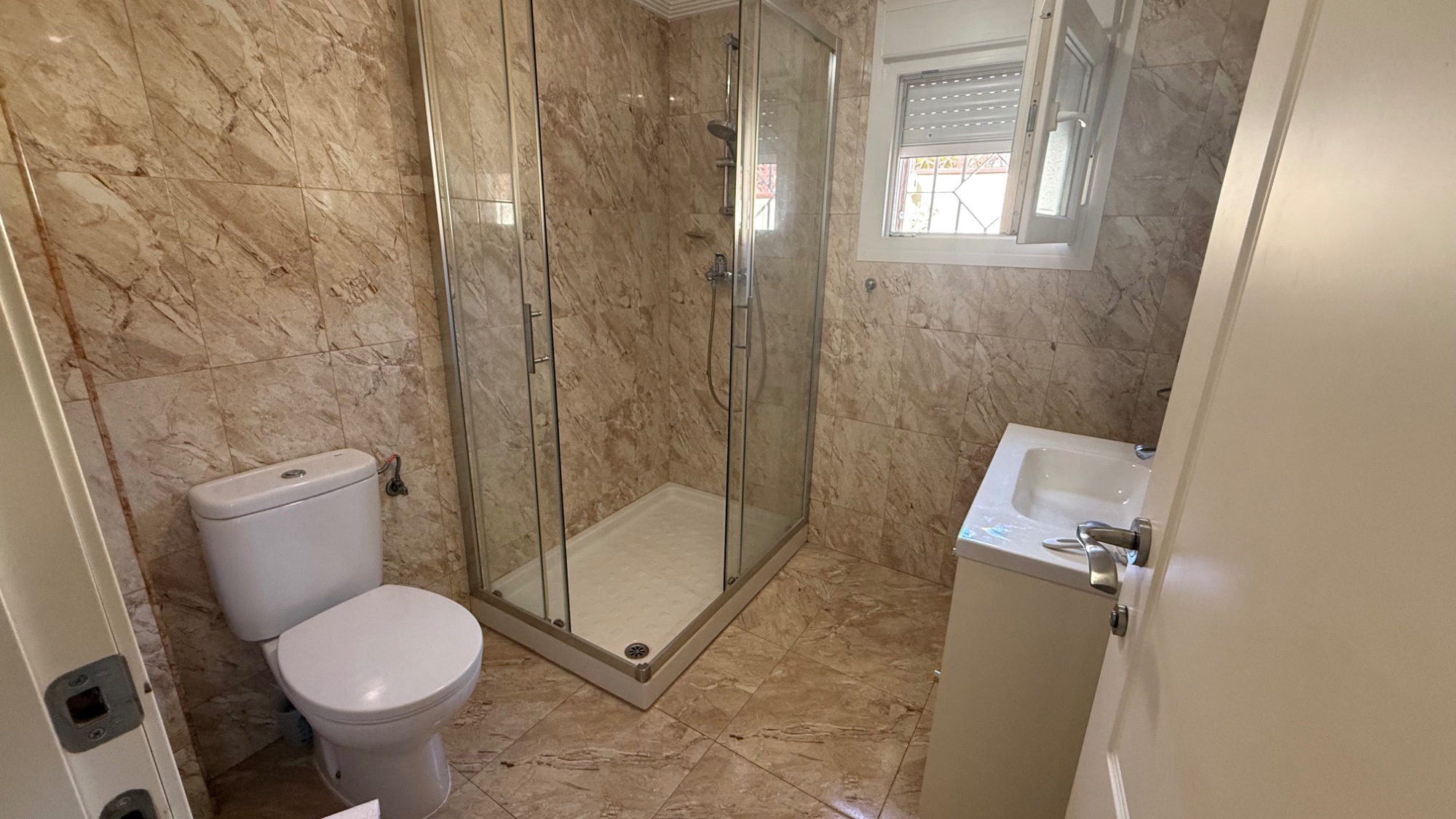 Resale - 7 Bedroom 4 Bathroom Villa in Torrevieja - Costa Blanca Sur  - Alicante