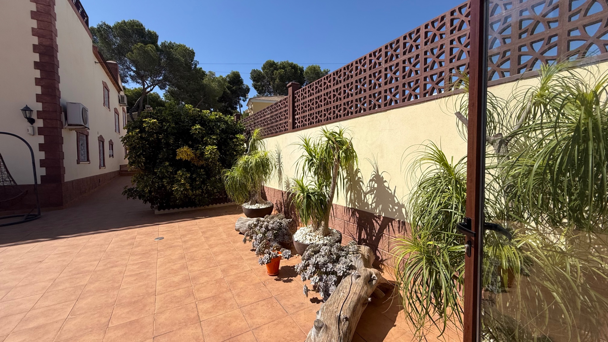 Resale - 7 Bedroom 4 Bathroom Villa in Torrevieja - Costa Blanca Sur  - Alicante