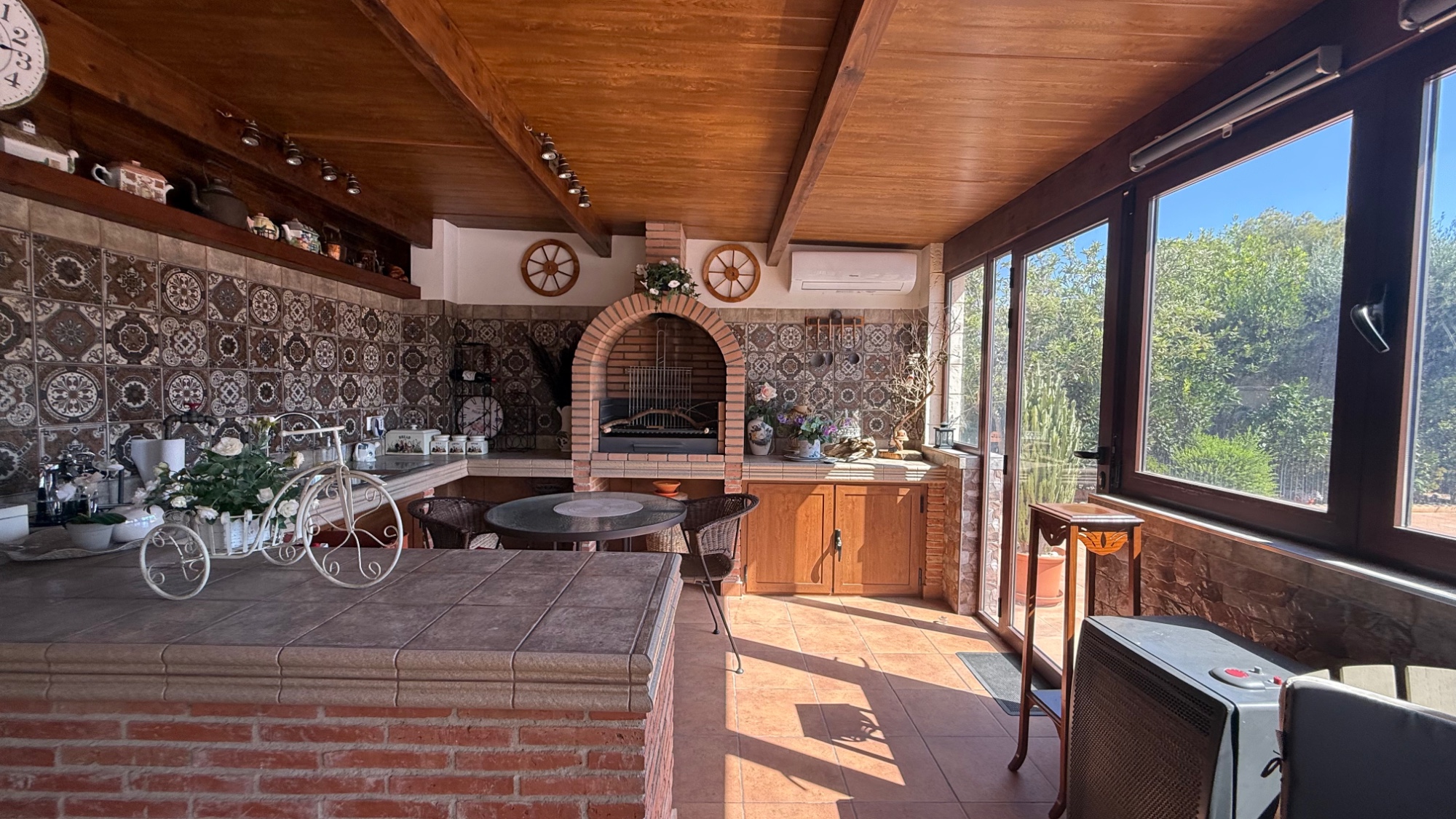Resale - 7 Bedroom 4 Bathroom Villa in Torrevieja - Costa Blanca Sur  - Alicante