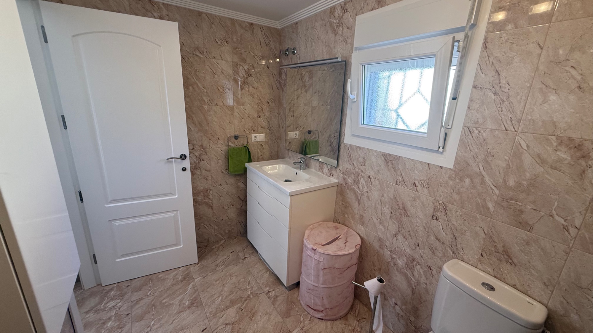 Resale - 7 Bedroom 4 Bathroom Villa in Torrevieja - Costa Blanca Sur  - Alicante