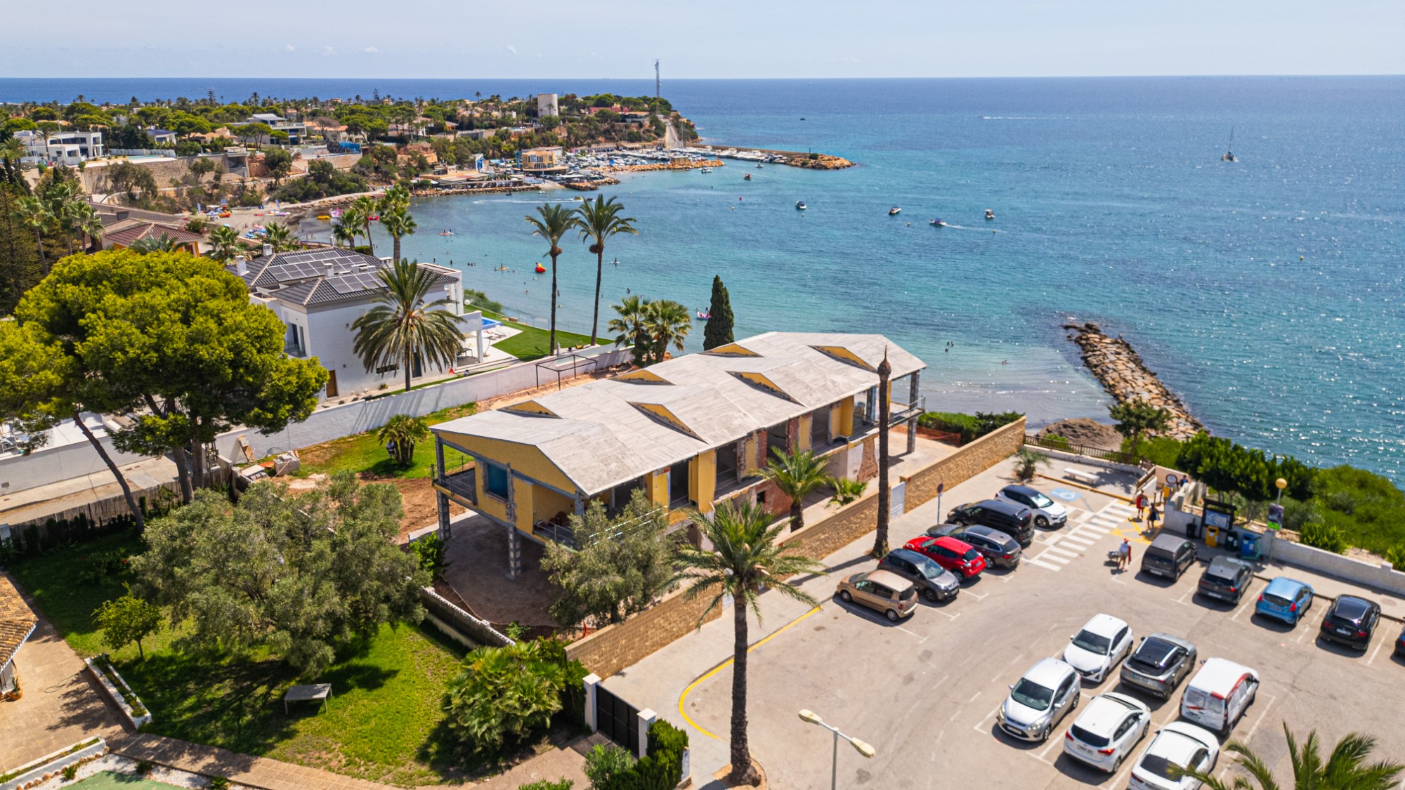Resale - 5 Bedroom 3 Bathroom Villa in Cabo Roig - Cabo Roig  - Alicante