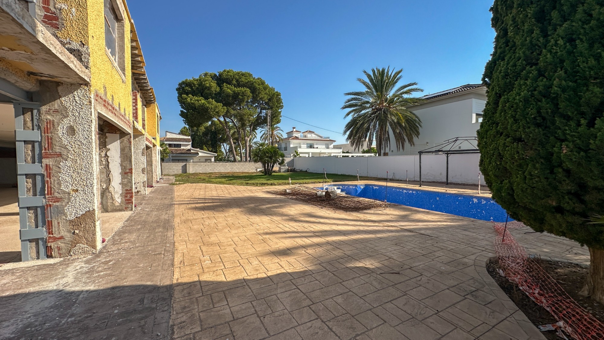 Resale - 5 Bedroom 3 Bathroom Villa in Cabo Roig - Cabo Roig  - Alicante