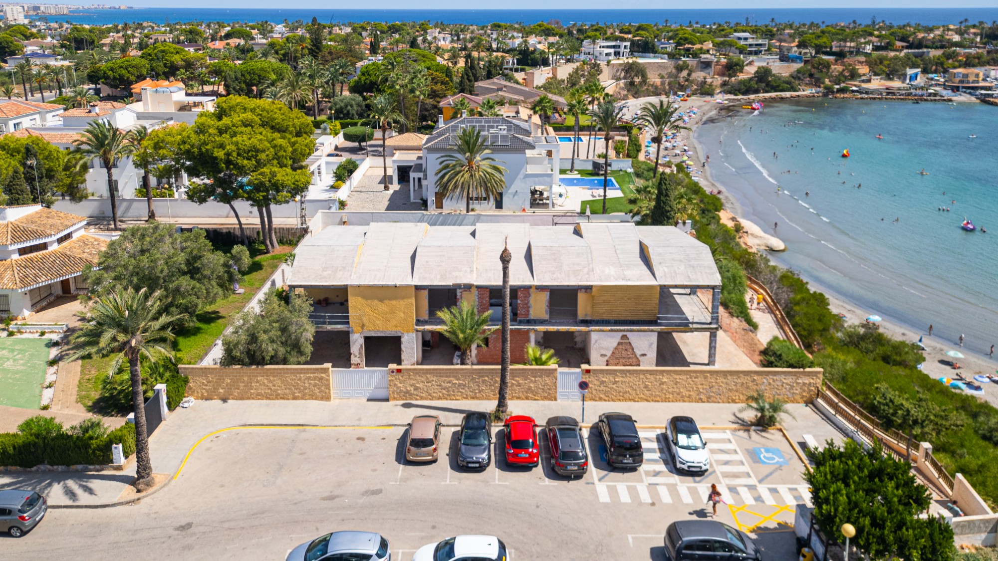Resale - 5 Bedroom 3 Bathroom Villa in Cabo Roig - Cabo Roig  - Alicante