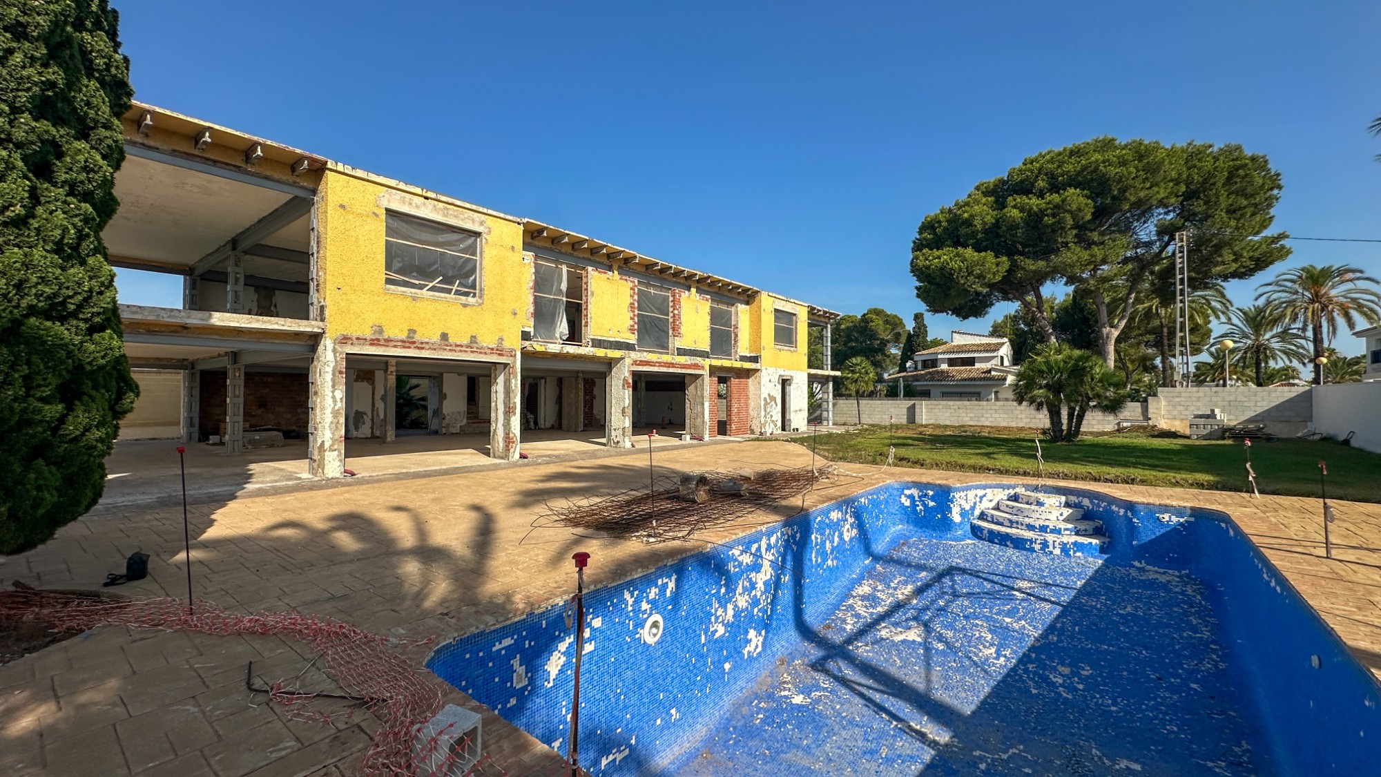 Resale - 5 Bedroom 3 Bathroom Villa in Cabo Roig - Cabo Roig  - Alicante