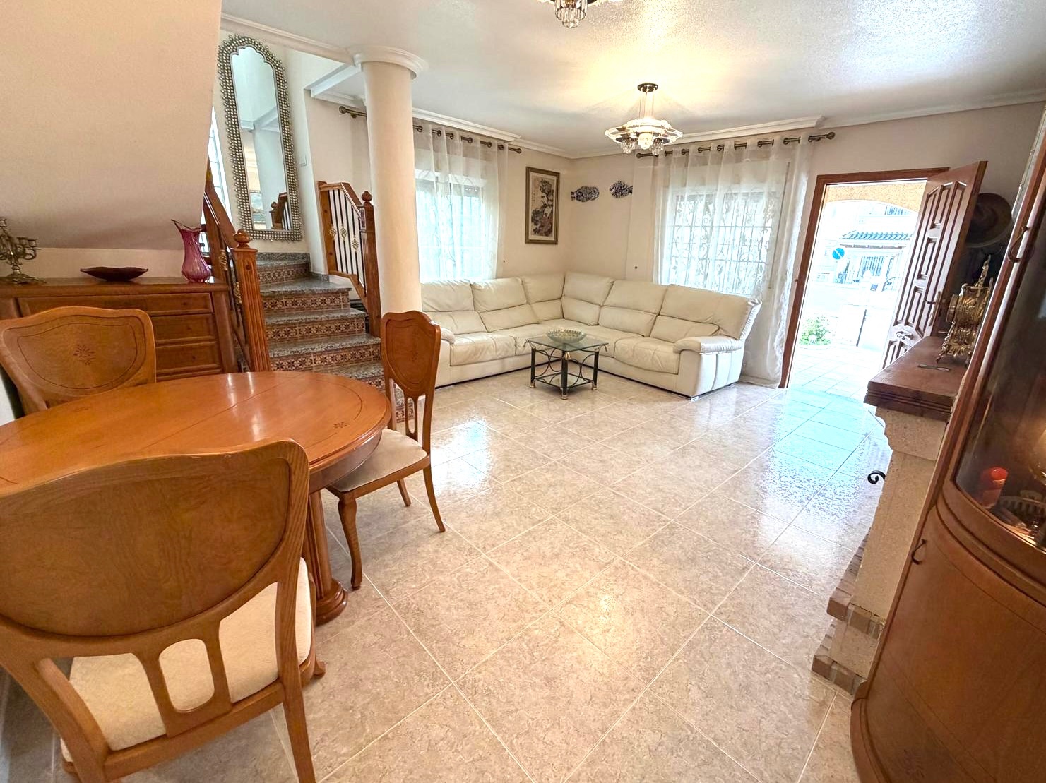 Resale - 3 Bedroom 2 Bathroom Villa in Orihuela Costa - Villamartín-Las Filipinas  - Alicante