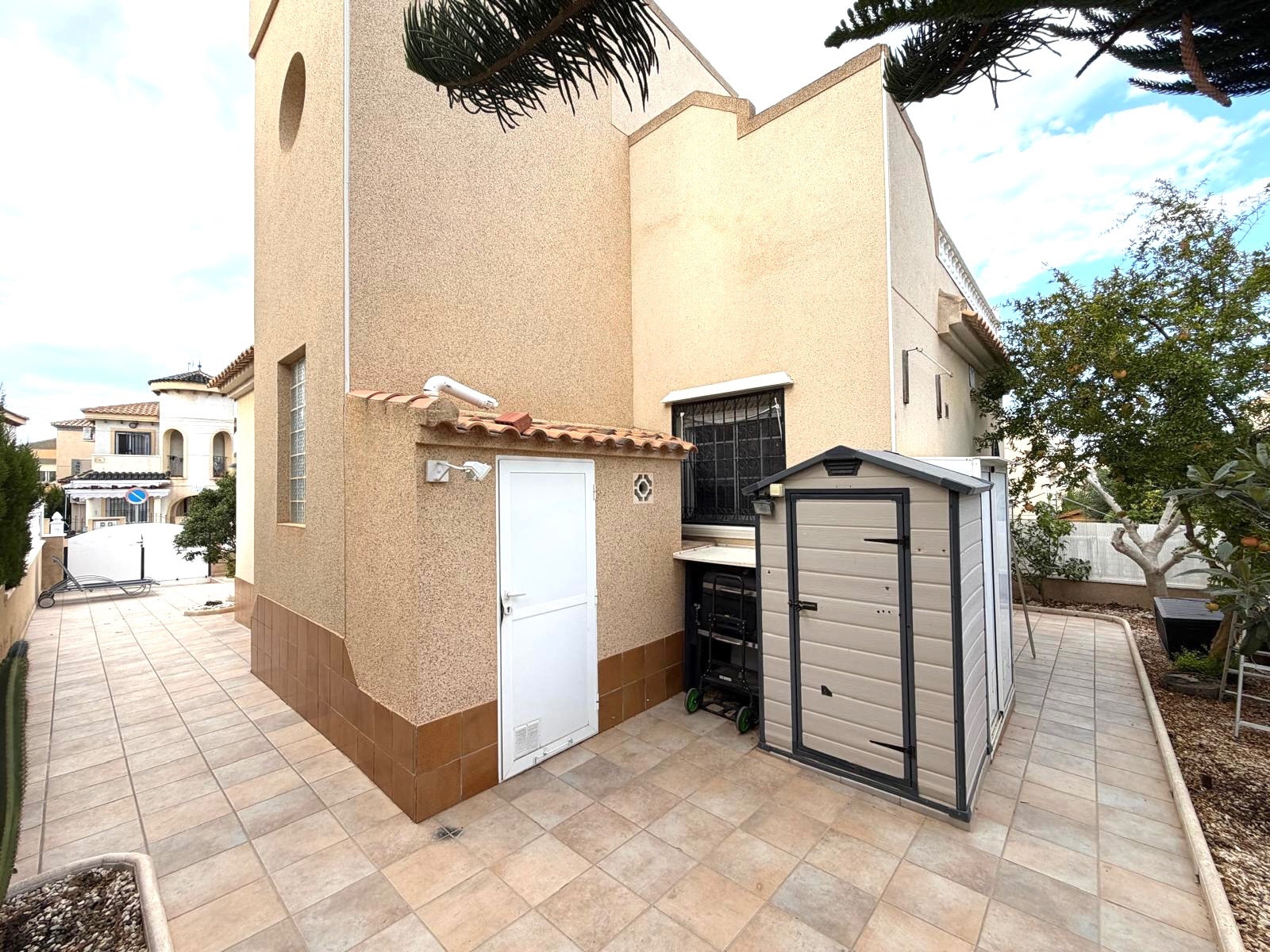 Resale - 3 Bedroom 2 Bathroom Villa in Orihuela Costa - Villamartín-Las Filipinas  - Alicante