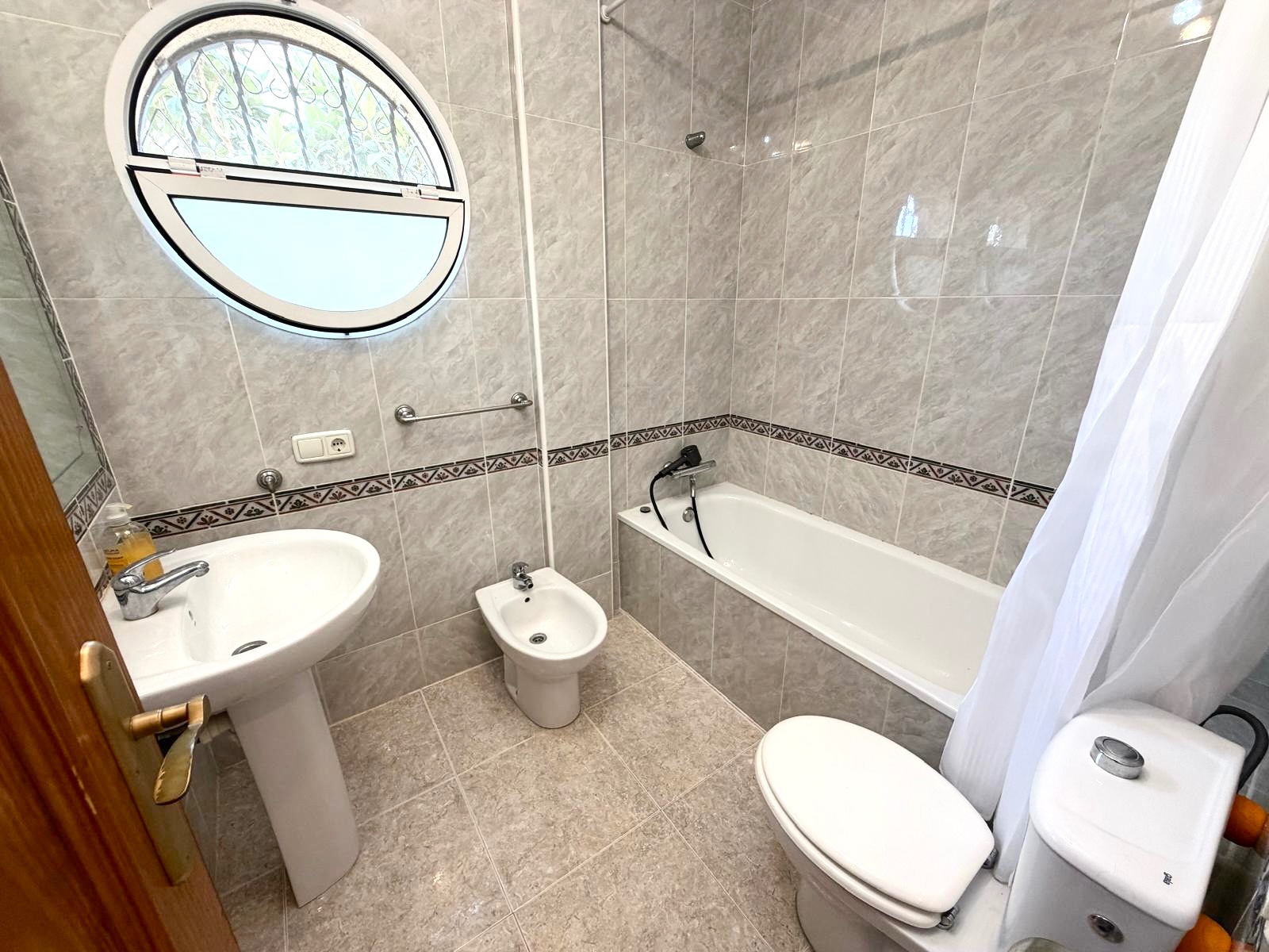 Resale - 3 Bedroom 2 Bathroom Villa in Orihuela Costa - Villamartín-Las Filipinas  - Alicante