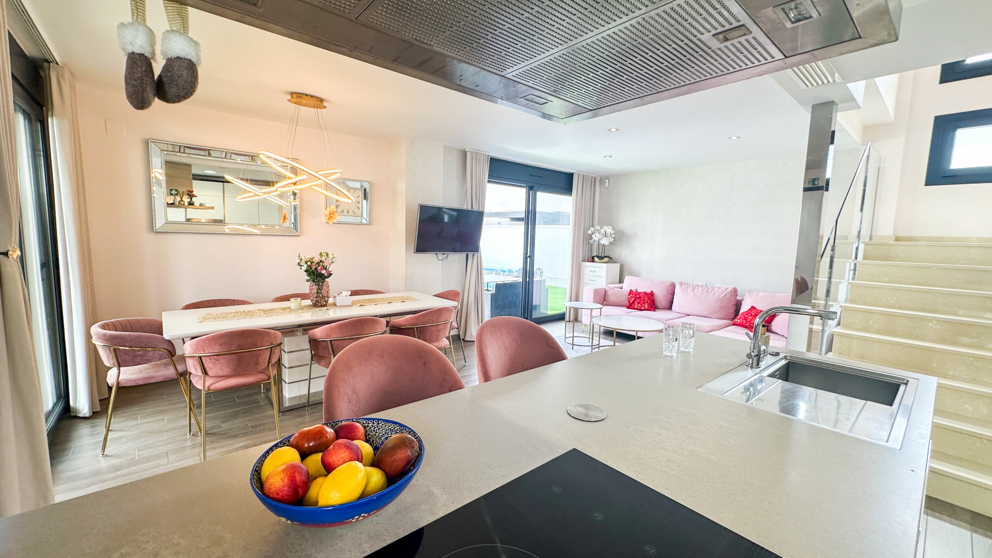 Resale - 5 Bedroom 3 Bathroom Villa in Torrevieja - Nueva Torrevieja - Aguas Nuevas  - Alicante