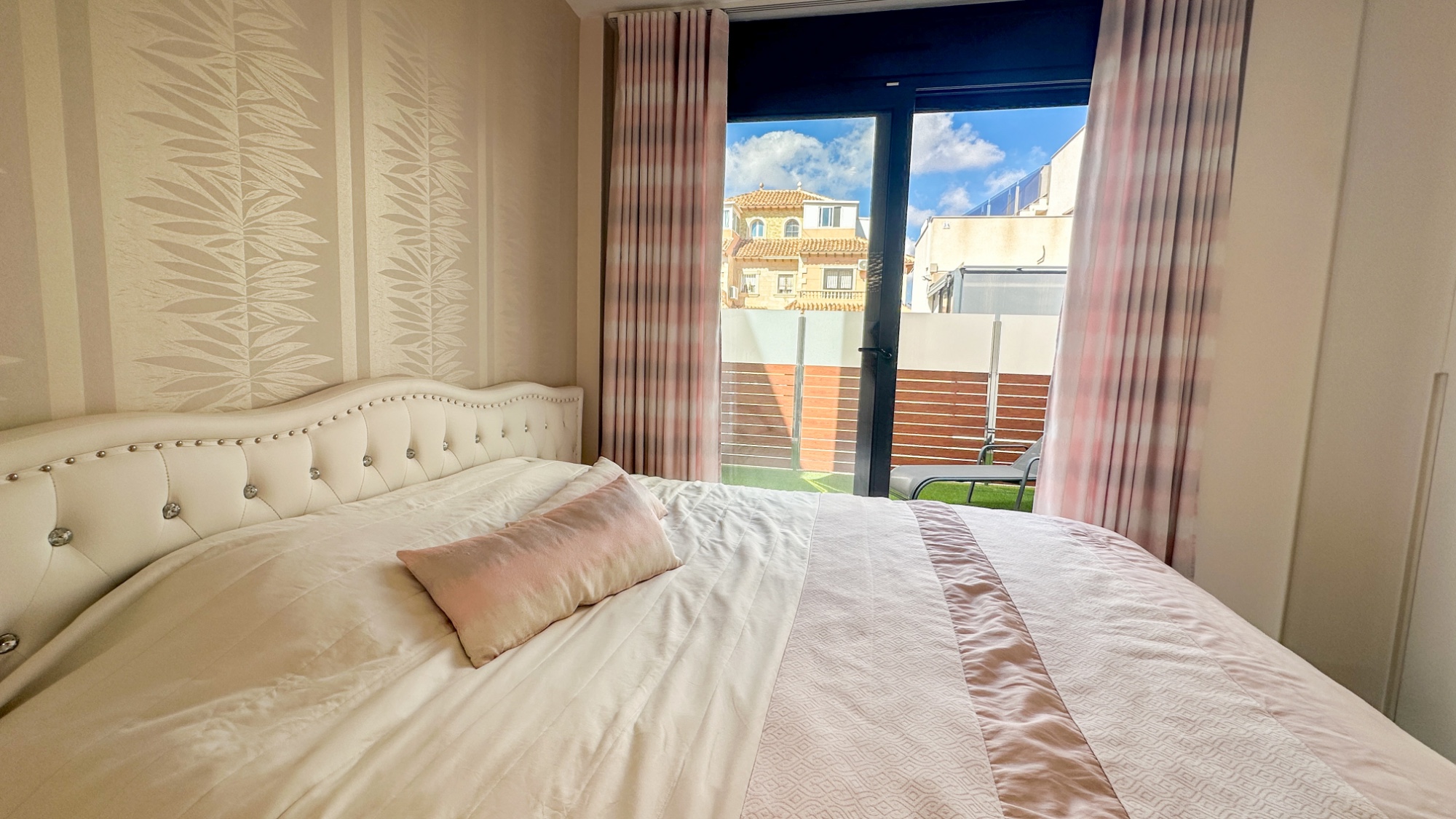 Resale - 5 Bedroom 3 Bathroom Villa in Torrevieja - Nueva Torrevieja - Aguas Nuevas  - Alicante