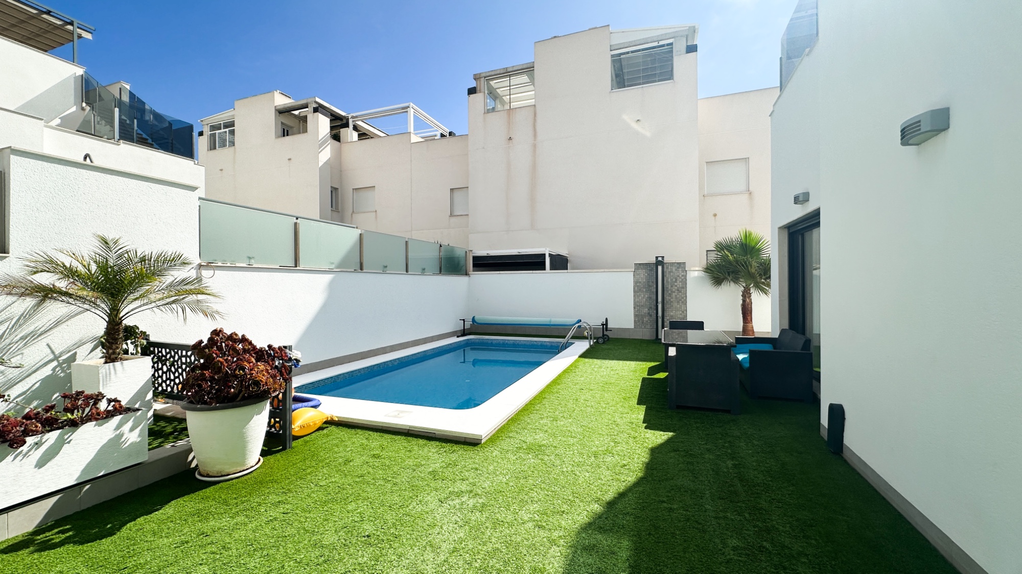 Resale - 5 Bedroom 3 Bathroom Villa in Torrevieja - Nueva Torrevieja - Aguas Nuevas  - Alicante