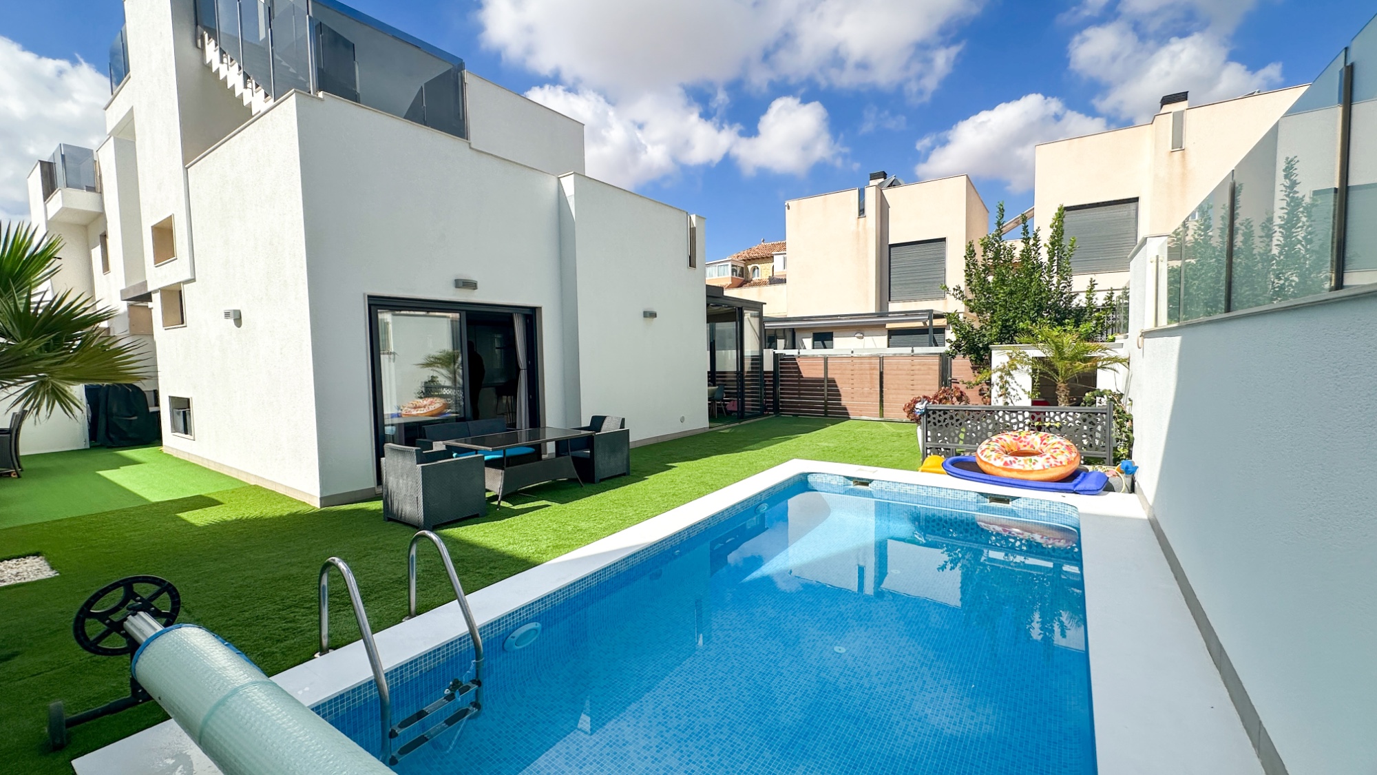 Resale - 5 Bedroom 3 Bathroom Villa in Torrevieja - Nueva Torrevieja - Aguas Nuevas  - Alicante