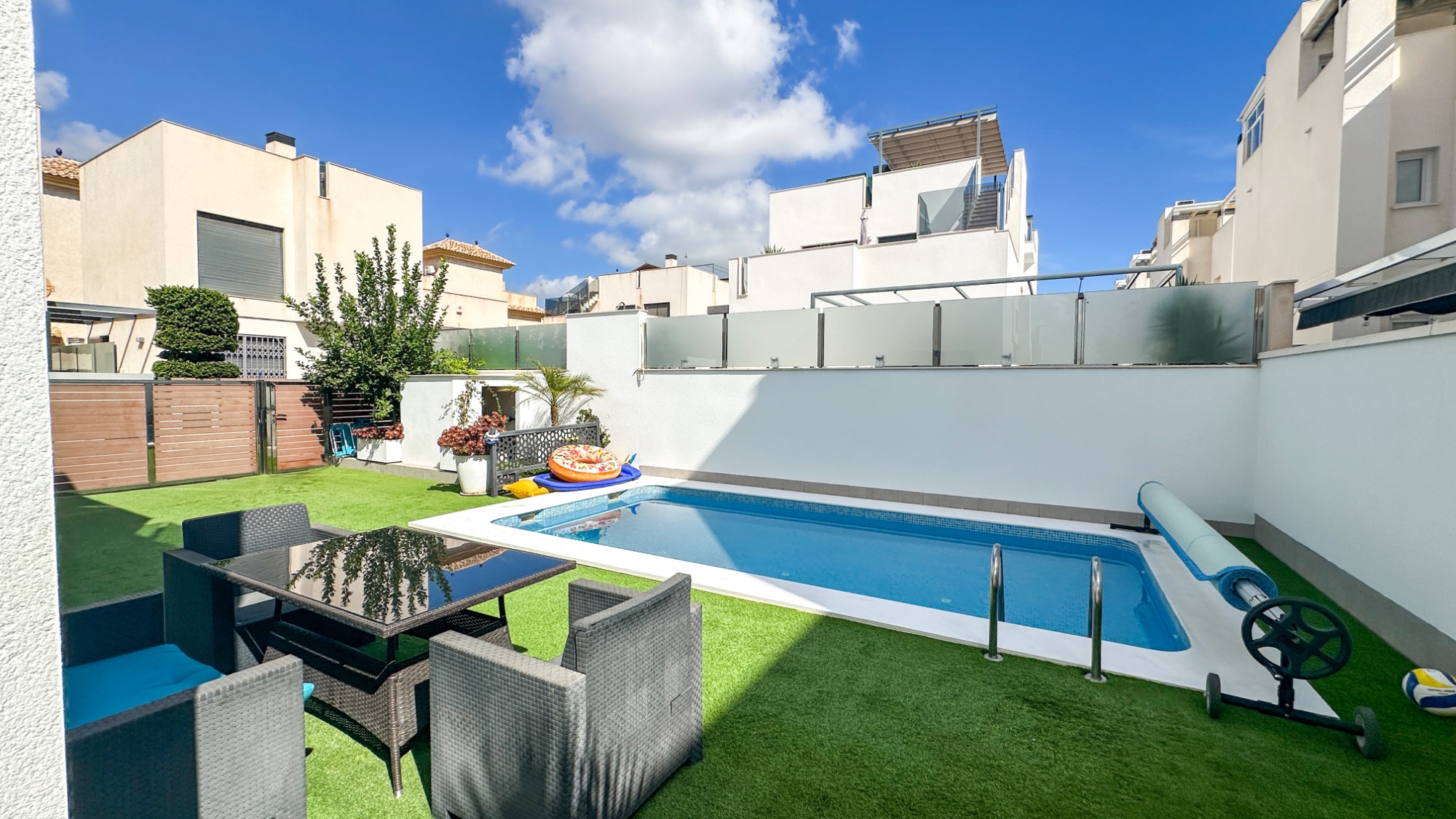 Resale - 5 Bedroom 3 Bathroom Villa in Torrevieja - Nueva Torrevieja - Aguas Nuevas  - Alicante