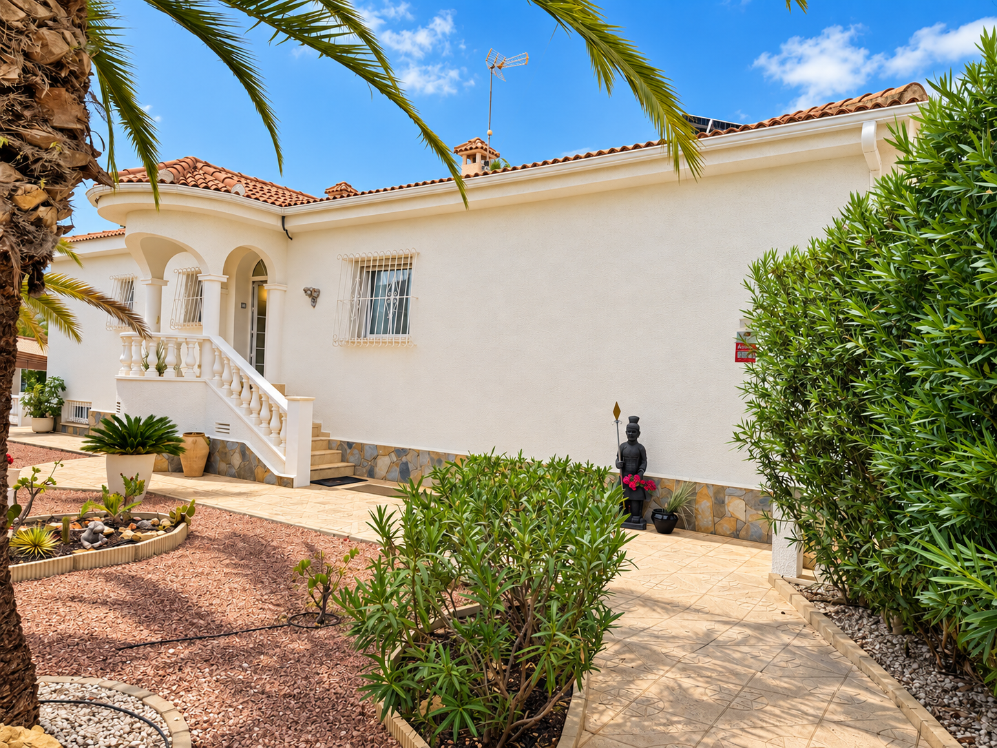 Resale - 5 Bedroom 3 Bathroom Villa in Ciudad Quesada - Ciudad Quesada  - Alicante