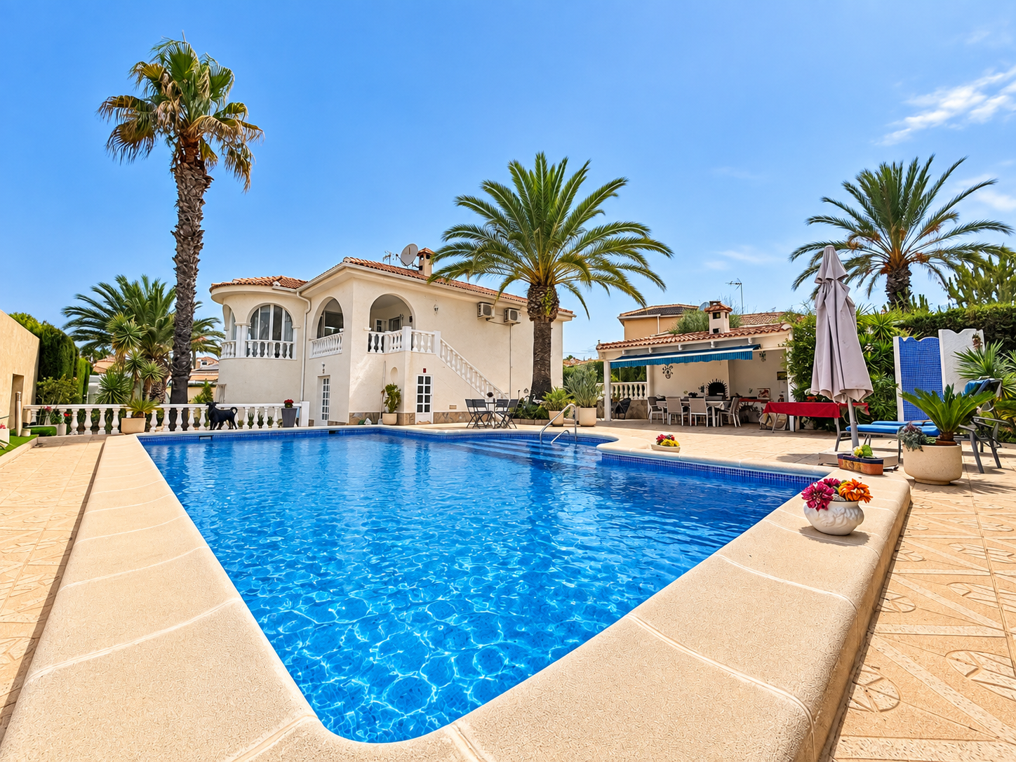 Resale - 5 Bedroom 3 Bathroom Villa in Ciudad Quesada - Ciudad Quesada  - Alicante