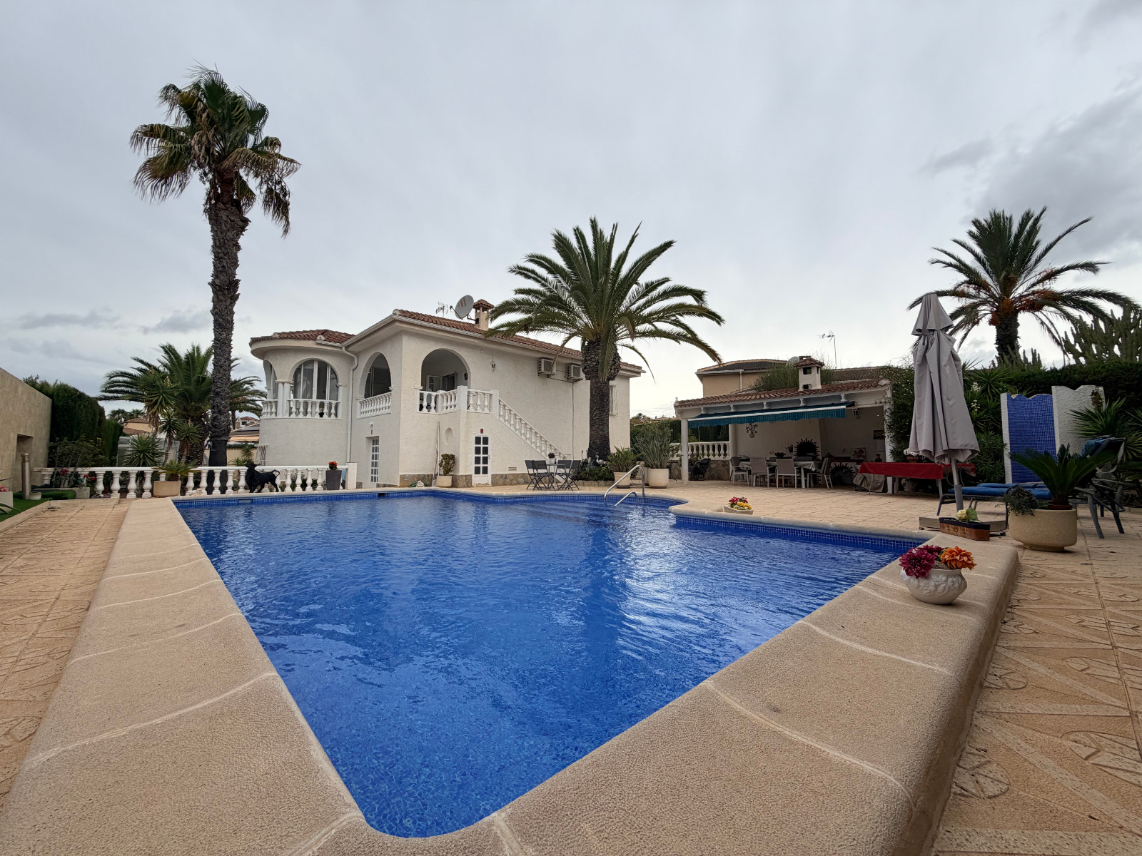 Resale - 5 Bedroom 3 Bathroom Villa in Ciudad Quesada - Ciudad Quesada  - Alicante