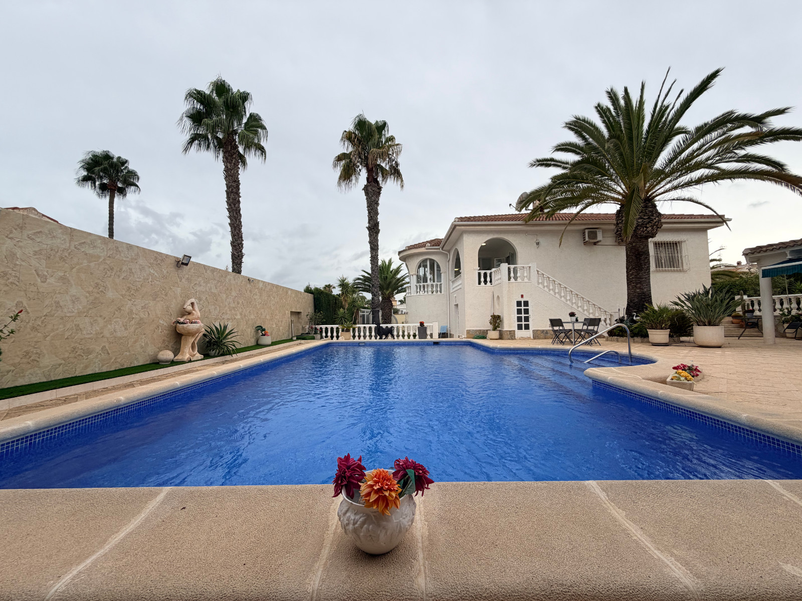 Resale - 5 Bedroom 3 Bathroom Villa in Ciudad Quesada - Ciudad Quesada  - Alicante