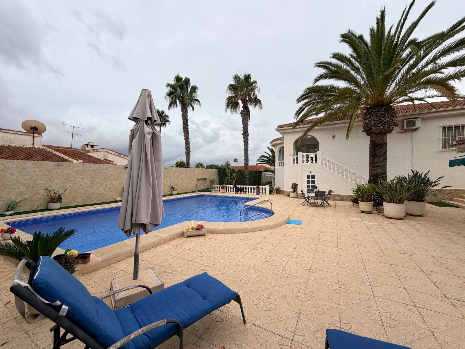 Resale - 5 Bedroom 3 Bathroom Villa in Ciudad Quesada - Ciudad Quesada  - Alicante
