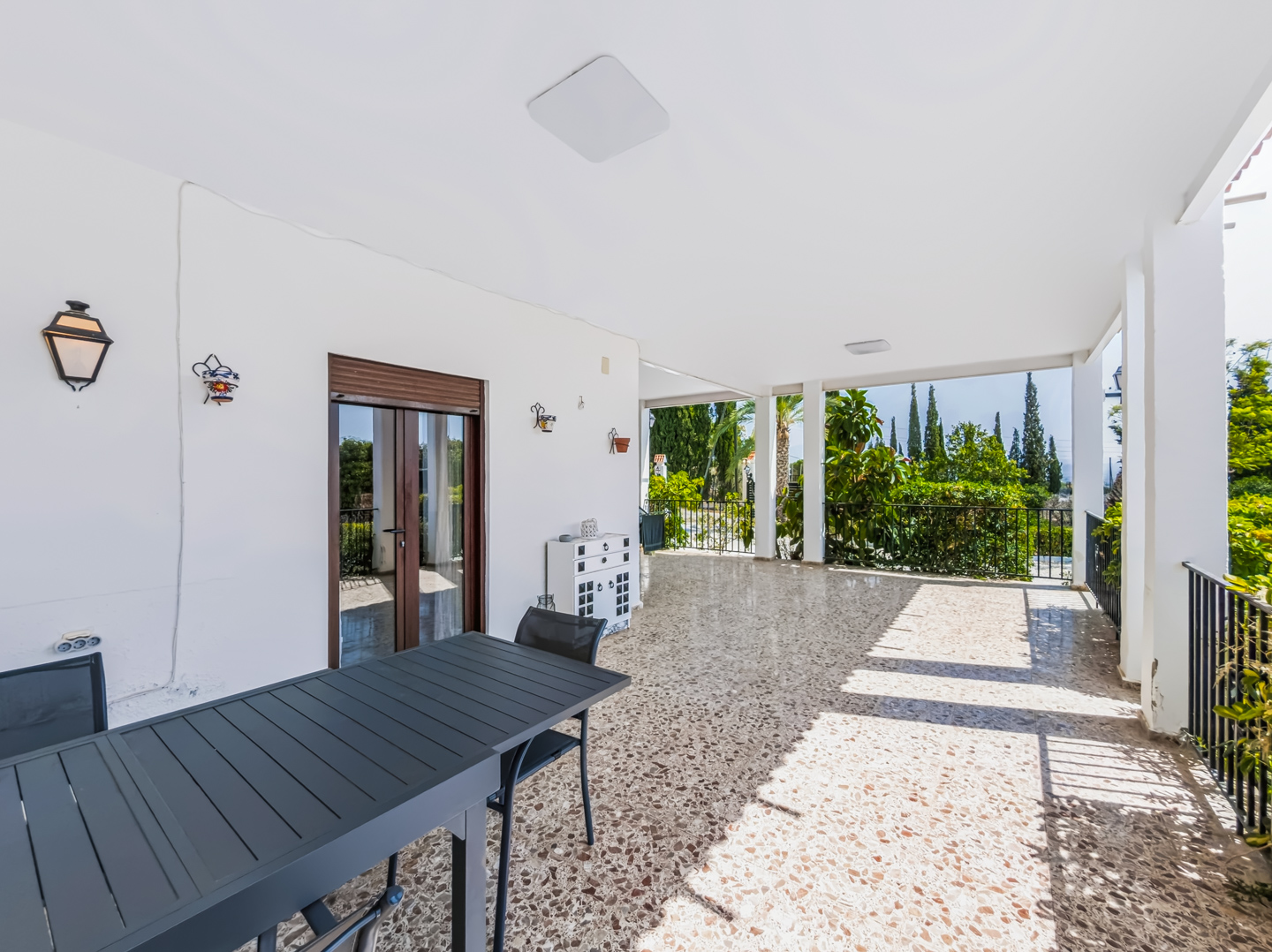 Resale - 4 Bed 3 Bath Villa with a private pool & parking in Aspe Alicante - av tres de agosto - Alicante