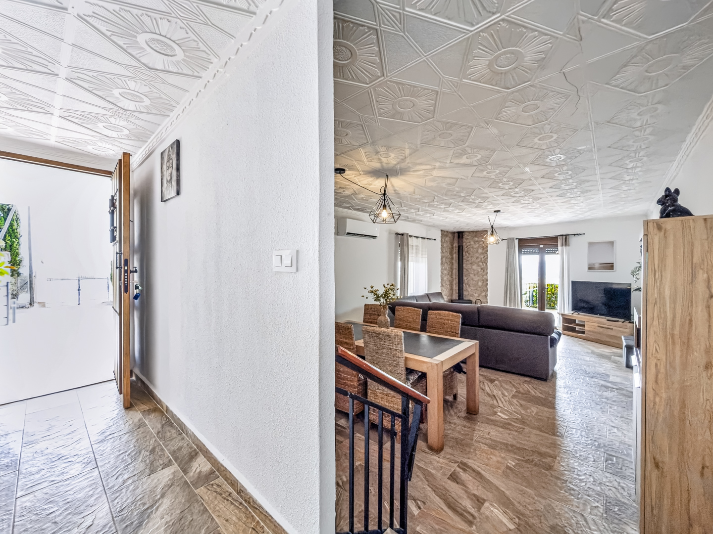 Resale - 4 Bed 3 Bath Villa with a private pool & parking in Aspe Alicante - av tres de agosto - Alicante