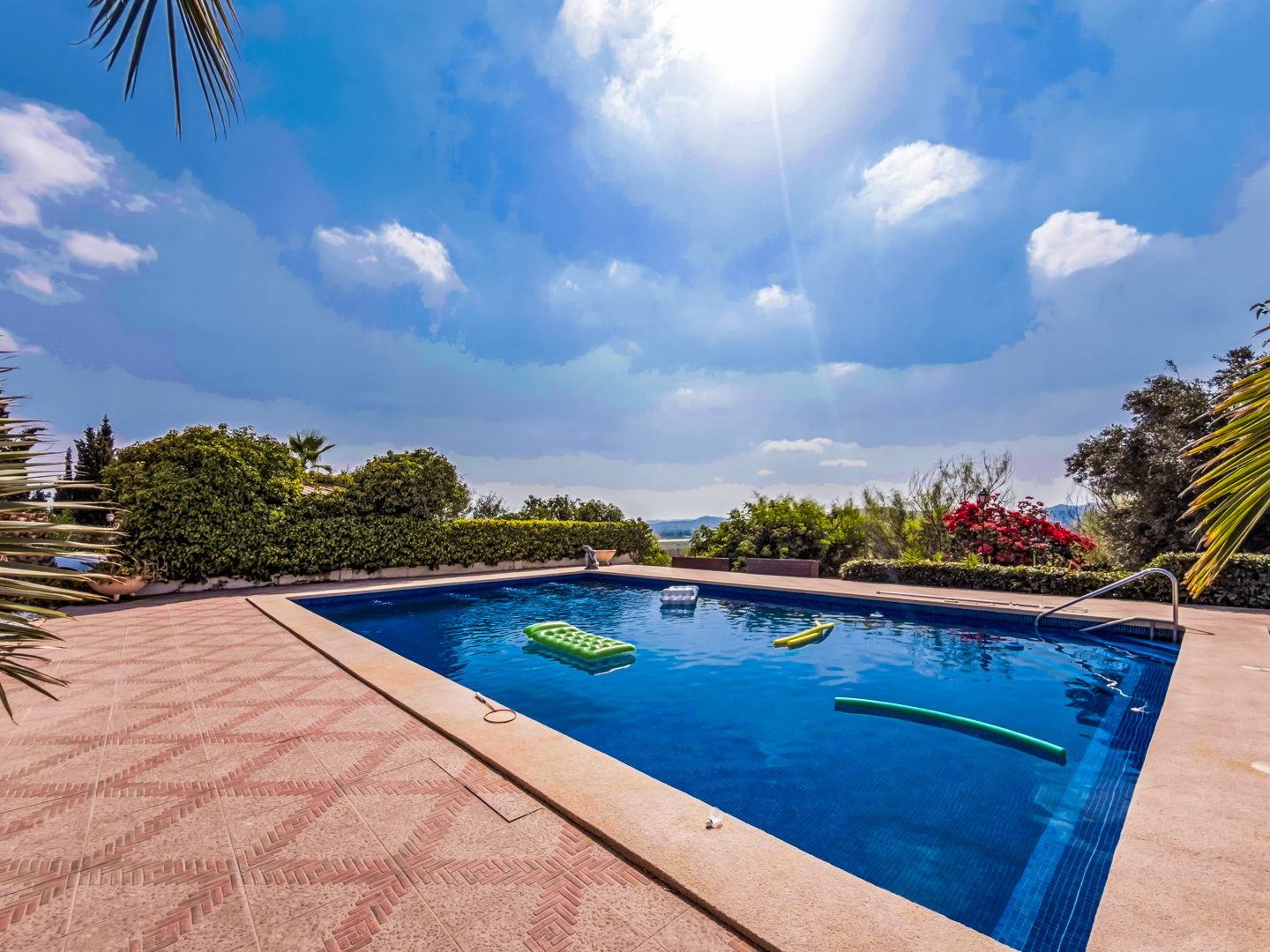 Resale - 4 Bed 3 Bath Villa with a private pool & parking in Aspe Alicante - av tres de agosto - Alicante