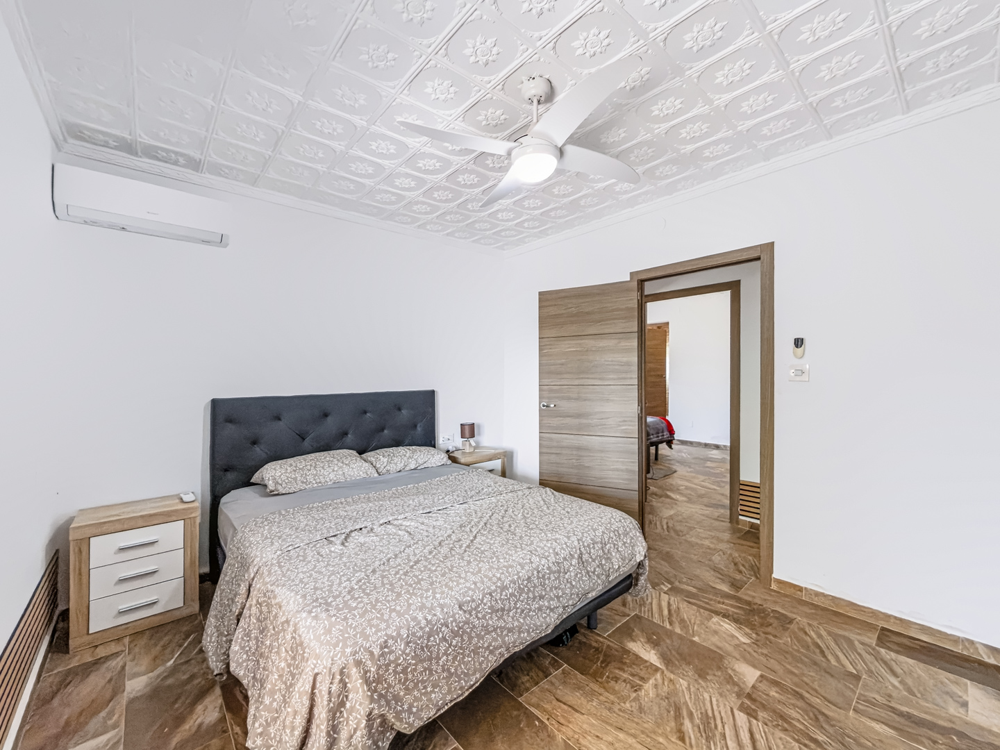 Resale - 4 Bed 3 Bath Villa with a private pool & parking in Aspe Alicante - av tres de agosto - Alicante