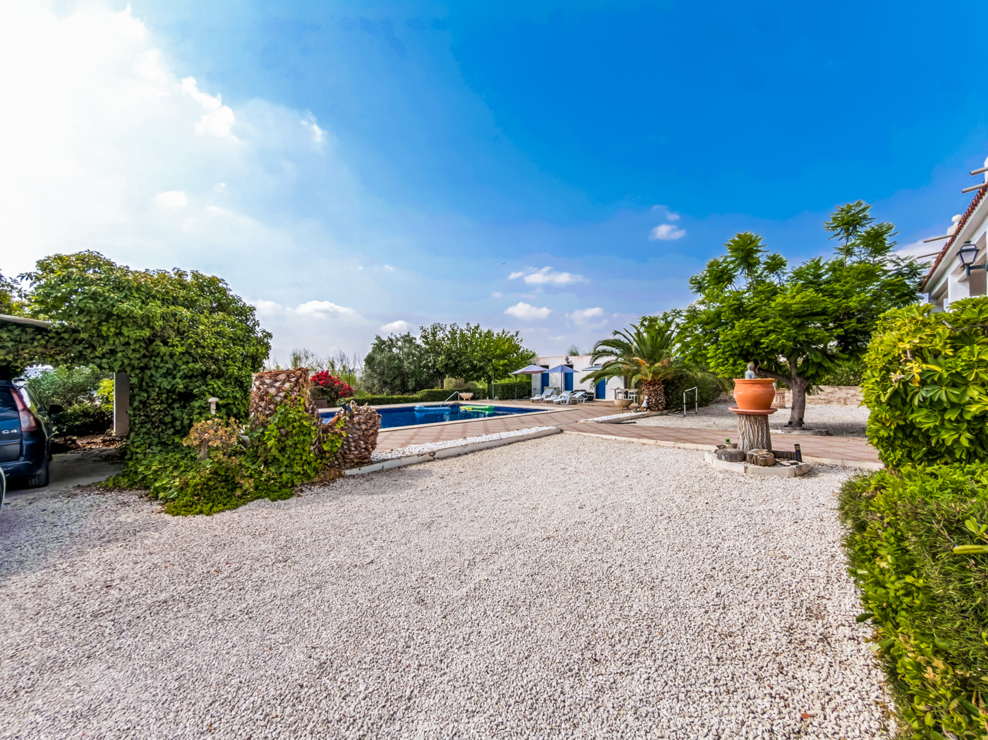 Resale - 4 Bed 3 Bath Villa with a private pool & parking in Aspe Alicante - av tres de agosto - Alicante