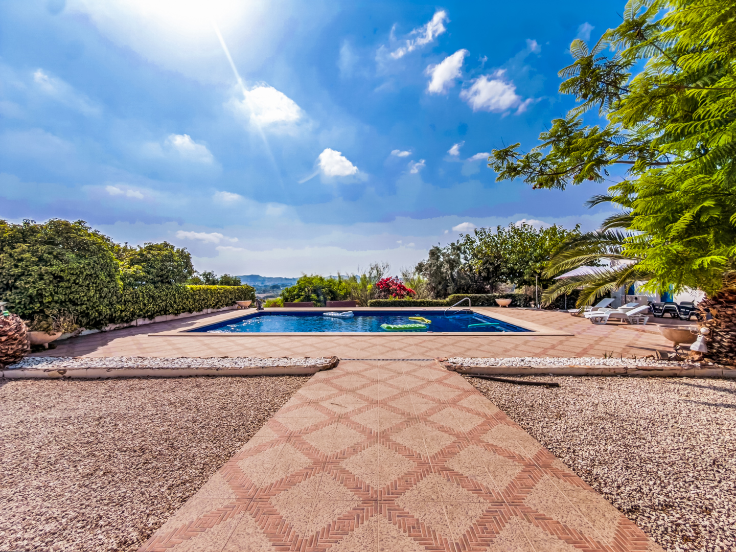 Resale - 4 Bed 3 Bath Villa with a private pool & parking in Aspe Alicante - av tres de agosto - Alicante