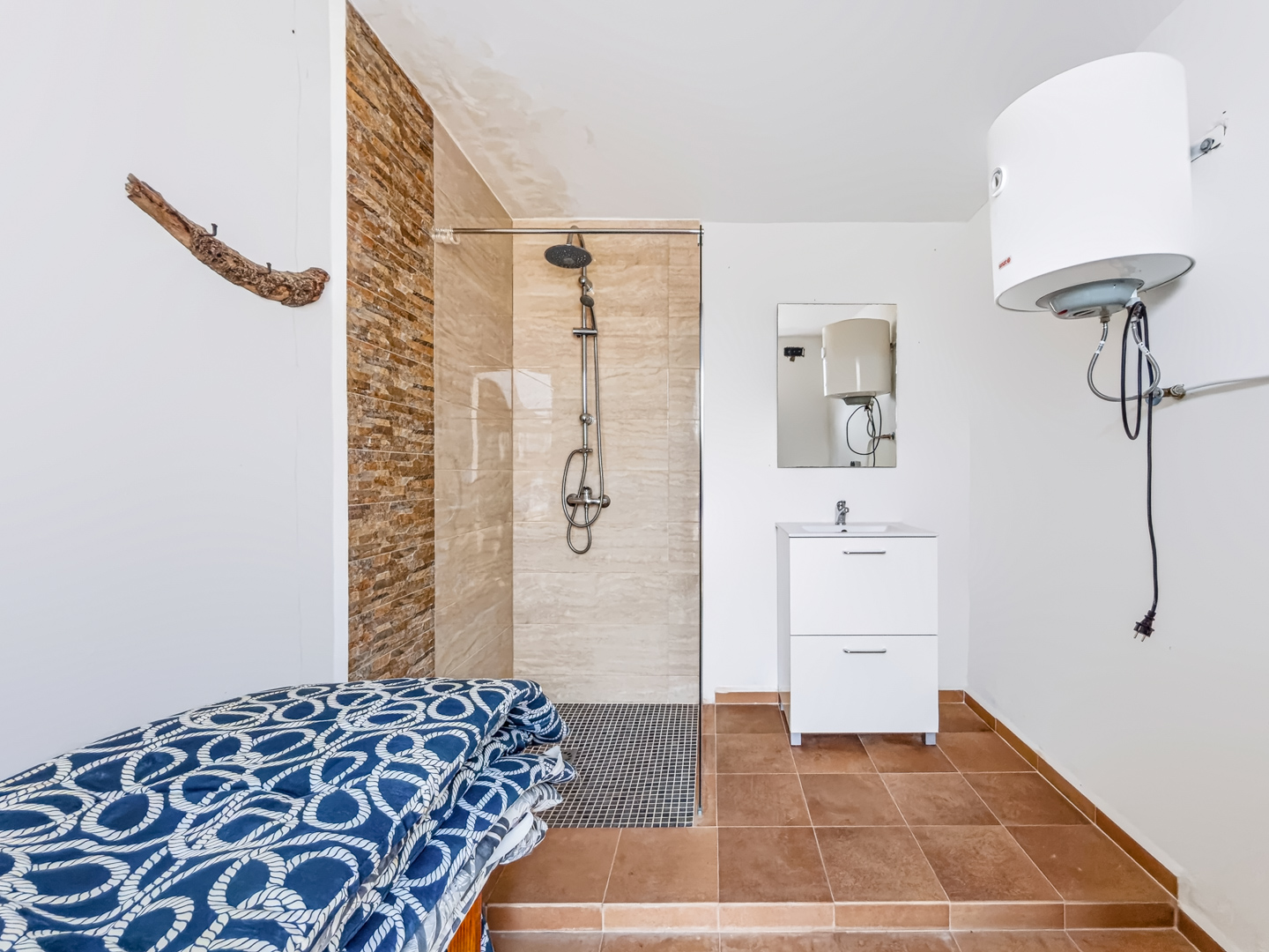 Resale - 4 Bed 3 Bath Villa with a private pool & parking in Aspe Alicante - av tres de agosto - Alicante